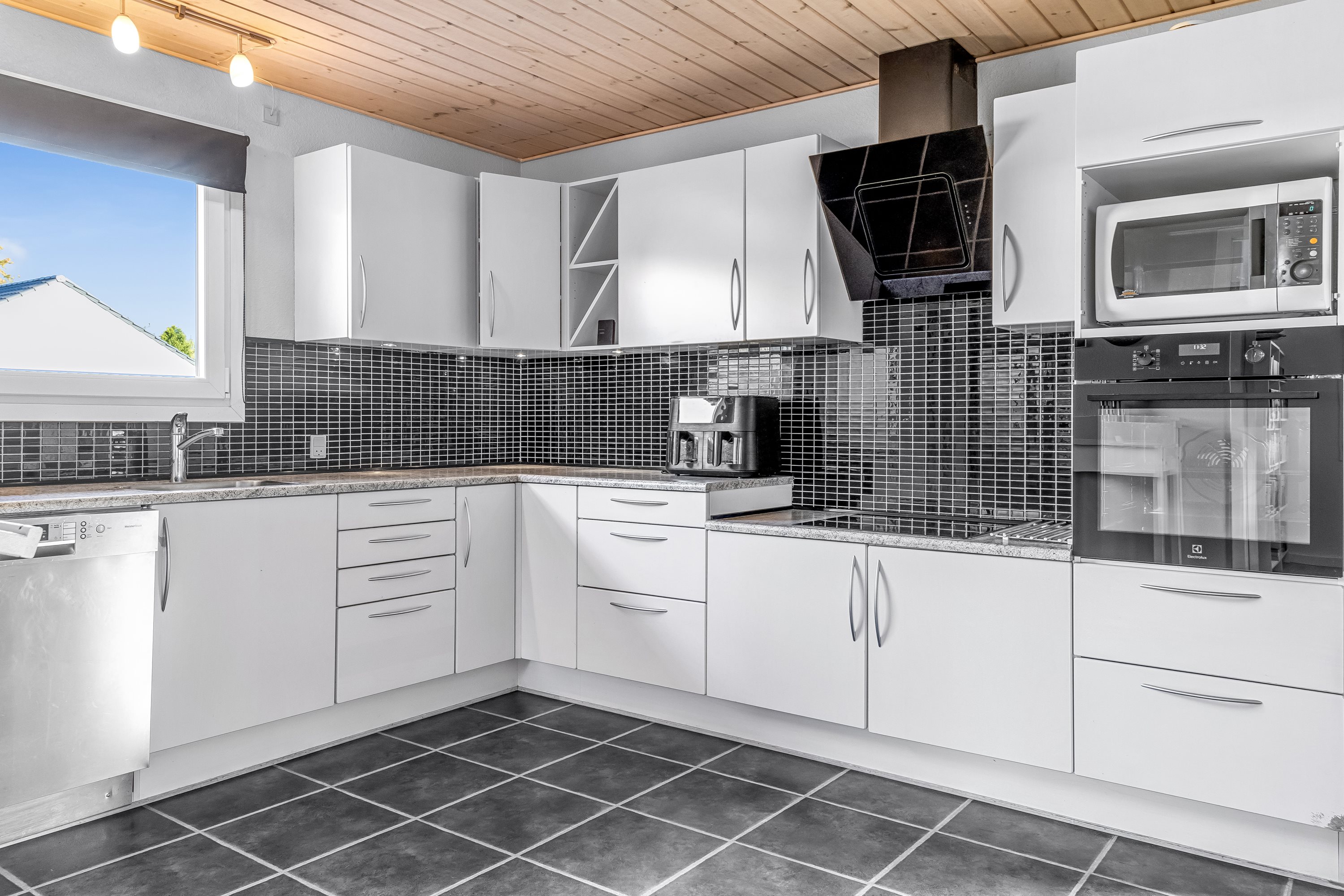 Fremhævet køkken billede i fuldskærmstilstand. Billede af Egerntoften 14, Egebæk, 6760 Ribe