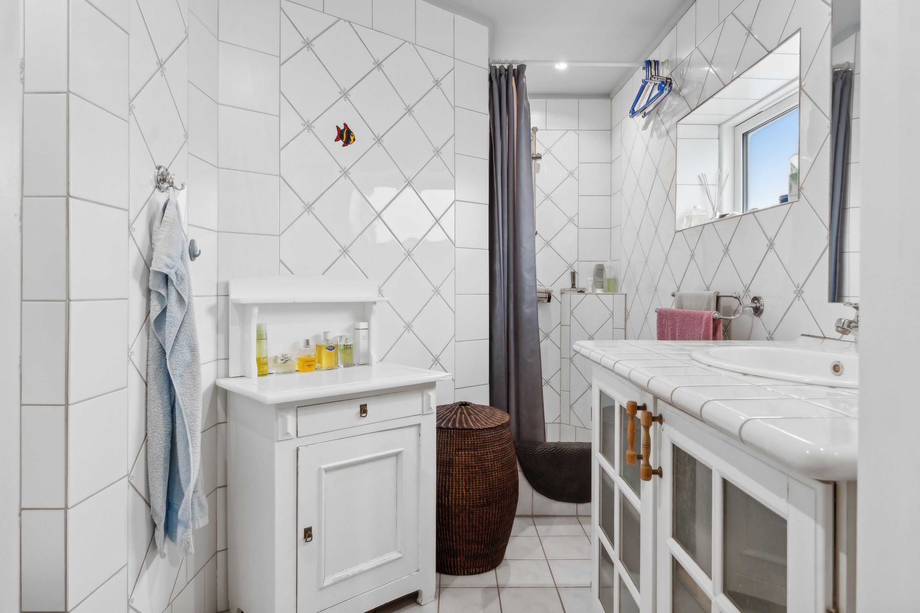 Fremhævet indendørs billede i fuldskærmstilstand. Billede af Bag Kirken 1D, 4573 Højby