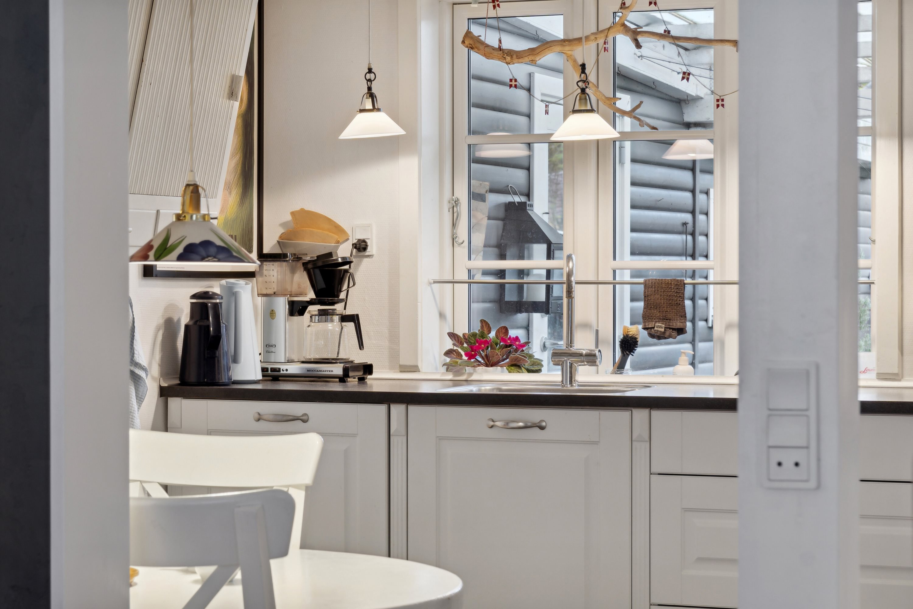 Fremhævet køkken billede i fuldskærmstilstand. Billede af Bag Kirken 1D, 4573 Højby