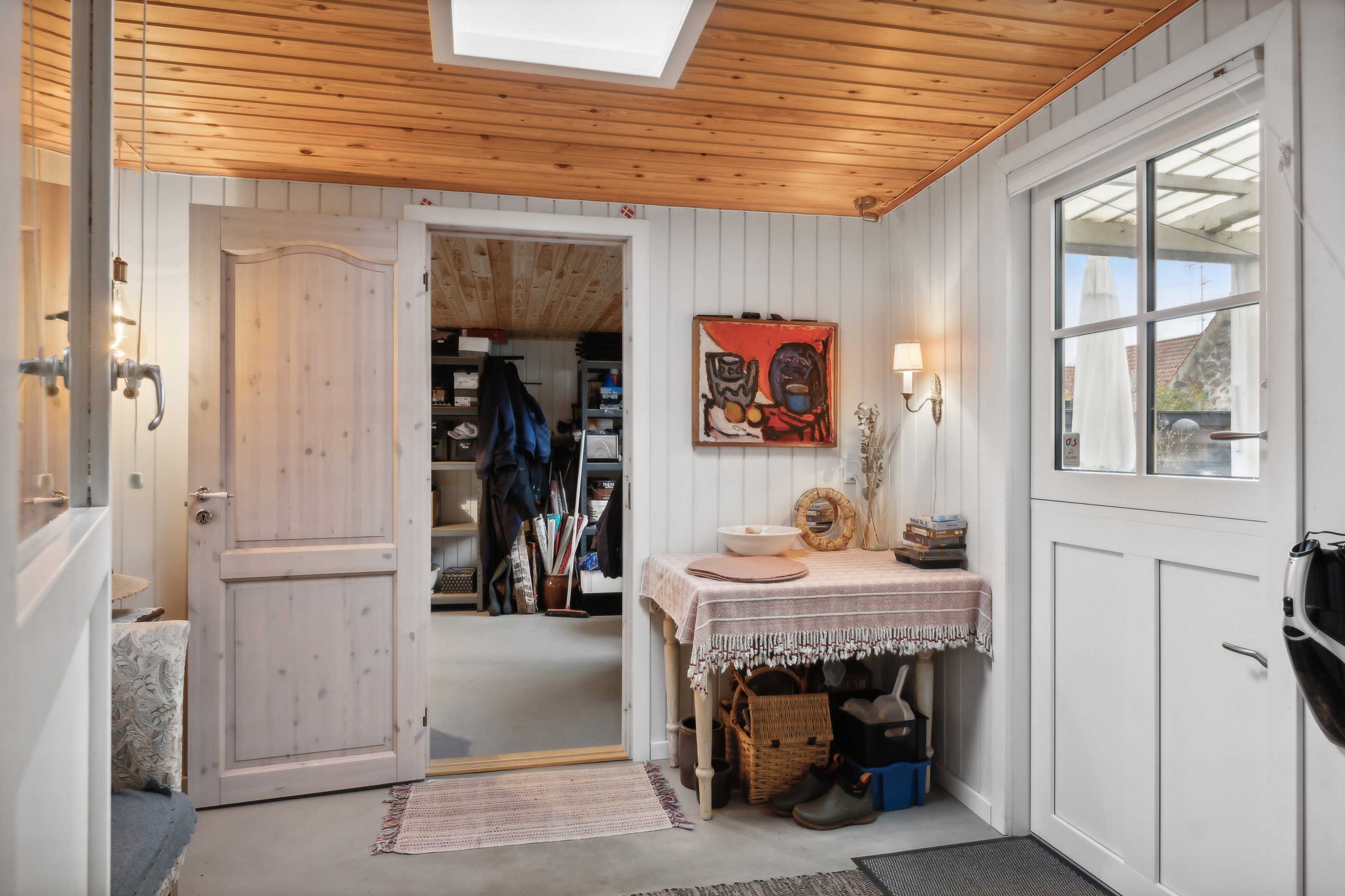 Fremhævet indendørs billede i fuldskærmstilstand. Billede af Bag Kirken 1D, 4573 Højby