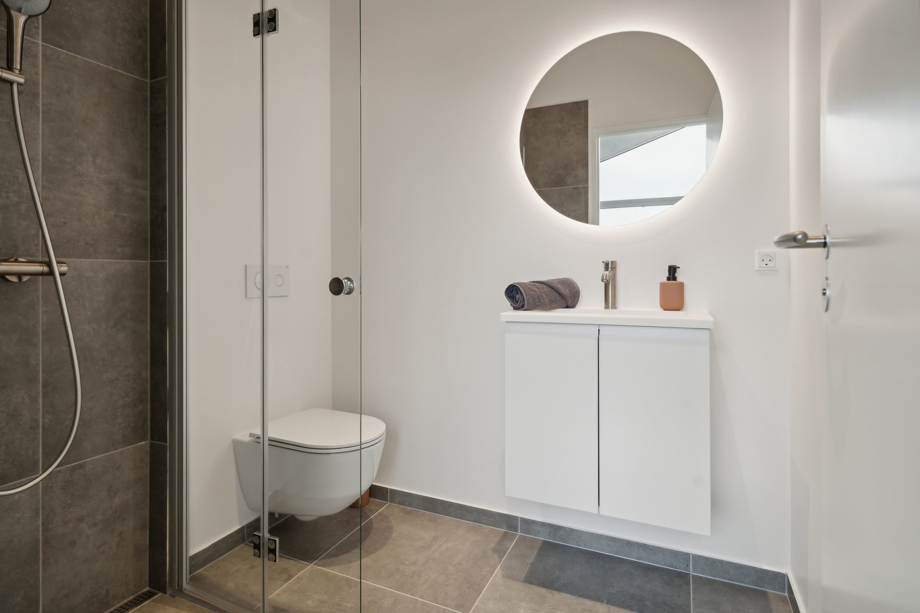 Fremhævet badeværelse billede i fuldskærmstilstand. Billede af Hegnet 9, 5871 Frørup