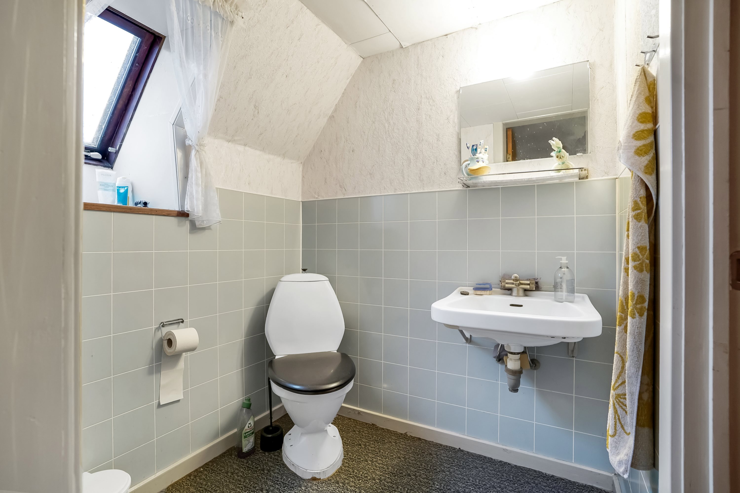 Fremhævet toilet billede i fuldskærmstilstand. Billede af Lerbjergvej 61, Vejlby Mark, 5500 Middelfart