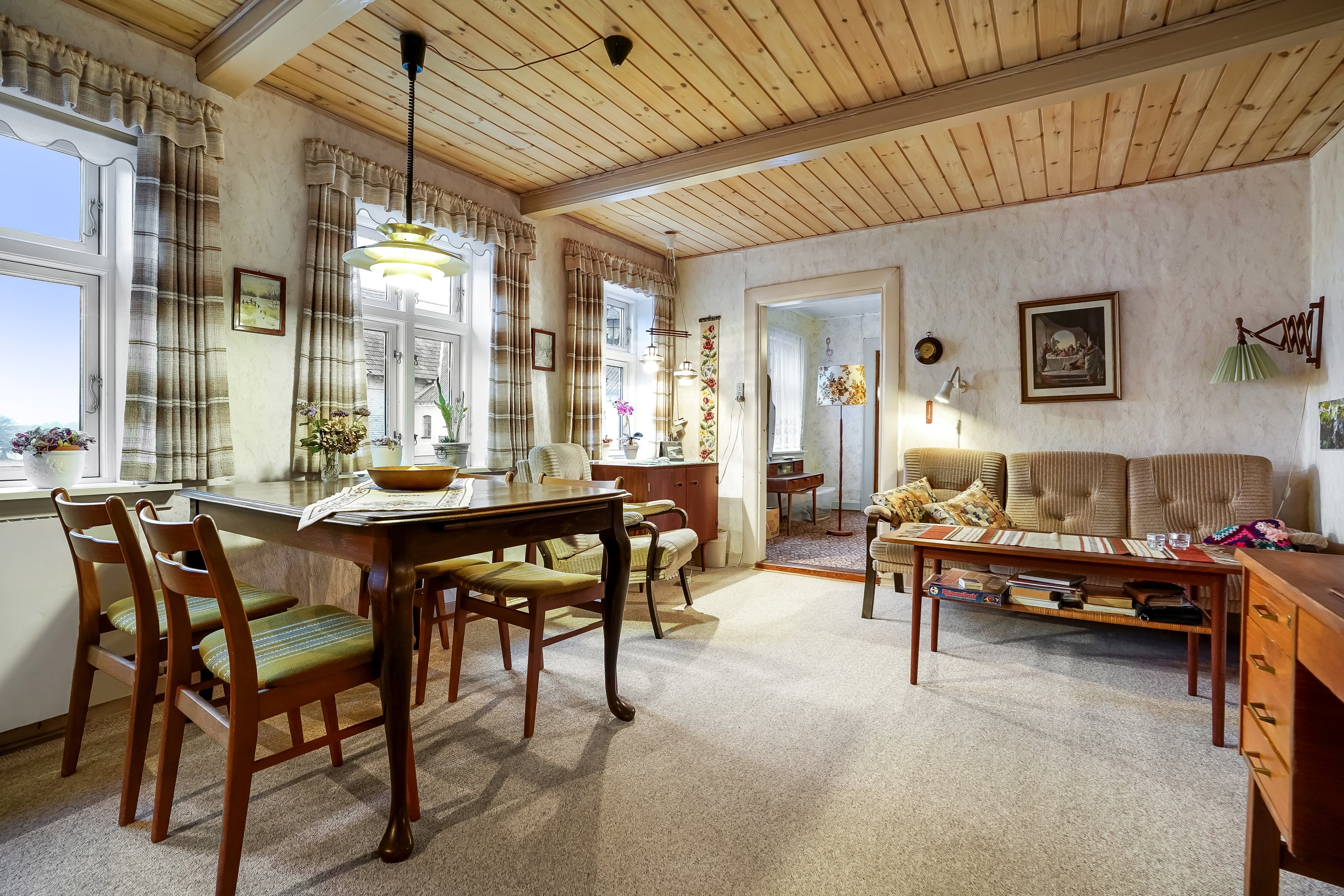 Fremhævet stue billede i fuldskærmstilstand. Billede af Lerbjergvej 61, Vejlby Mark, 5500 Middelfart