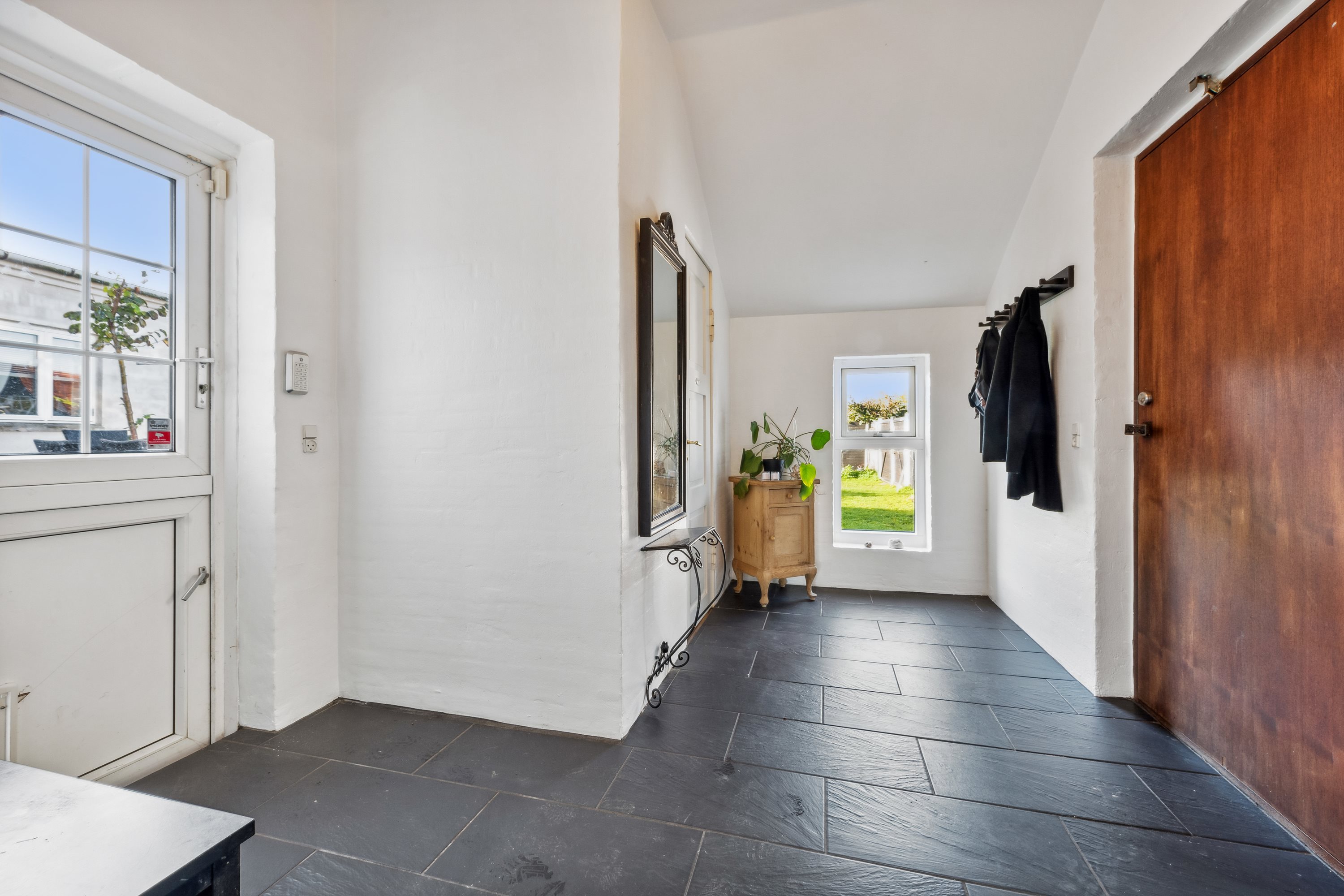 Fremhævet gang billede i fuldskærmstilstand. Billede af Munkegårdsvej 27, 3490 Kvistgård