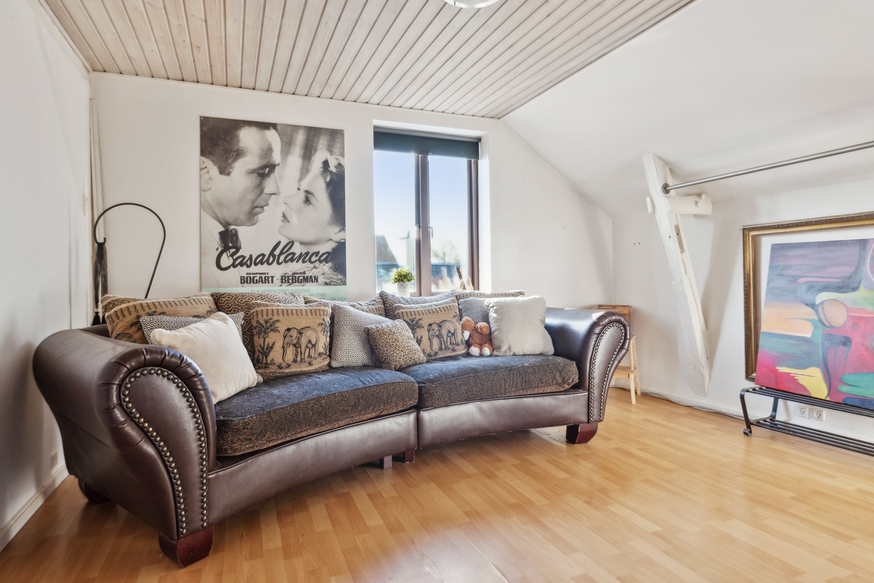 Fremhævet stue billede i fuldskærmstilstand. Billede af Munkegårdsvej 27, 3490 Kvistgård