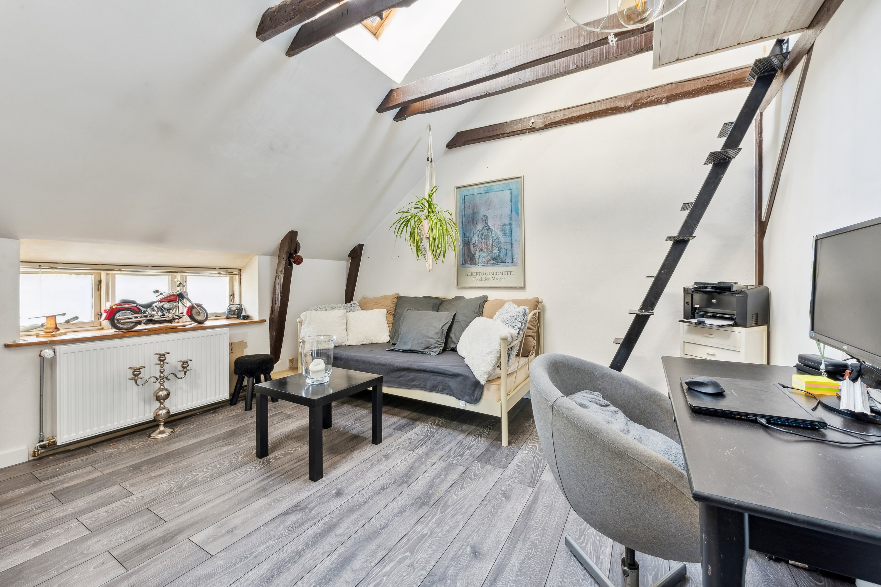 Fremhævet stue billede i fuldskærmstilstand. Billede af Munkegårdsvej 27, 3490 Kvistgård