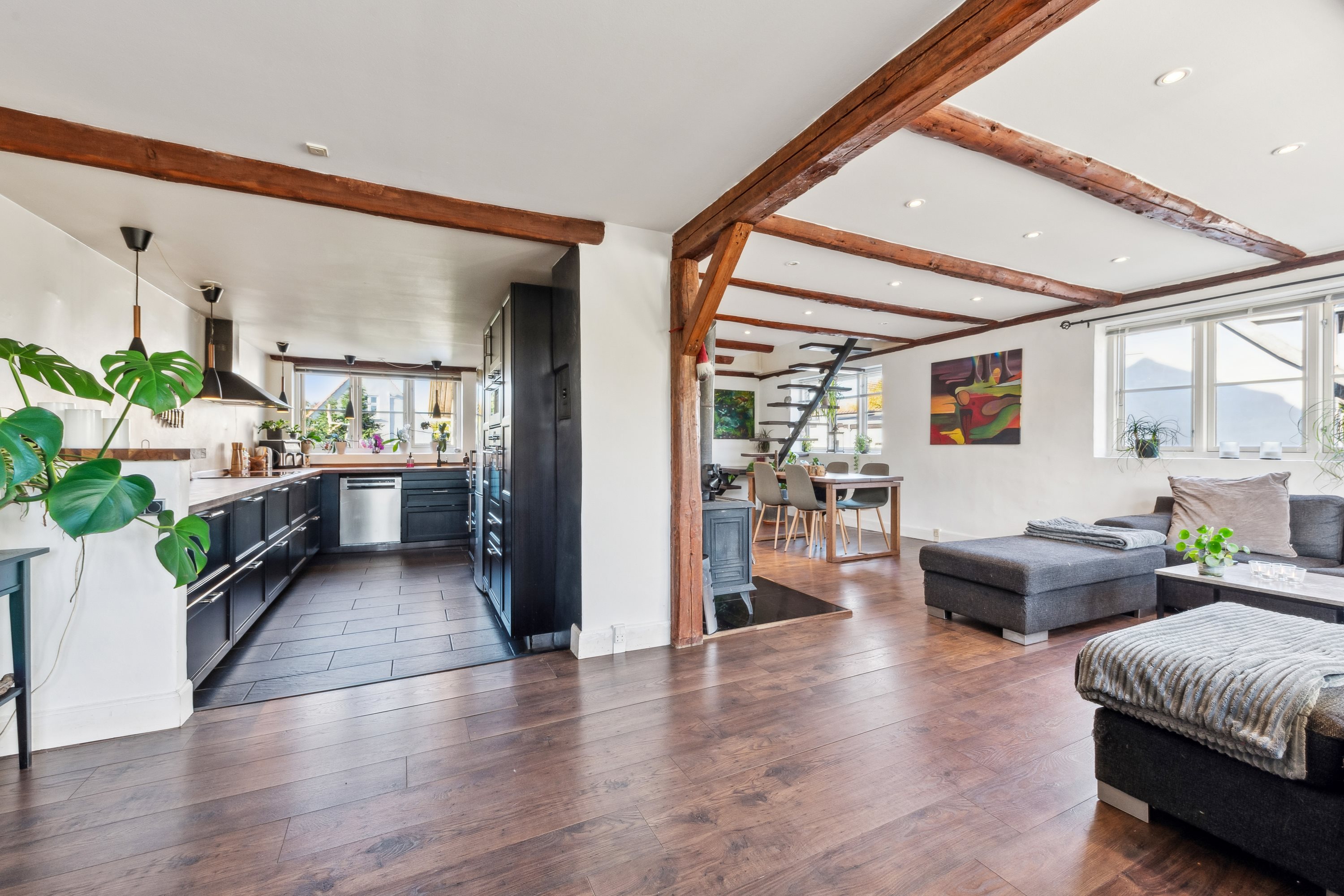 Fremhævet stue billede i fuldskærmstilstand. Billede af Munkegårdsvej 27, 3490 Kvistgård