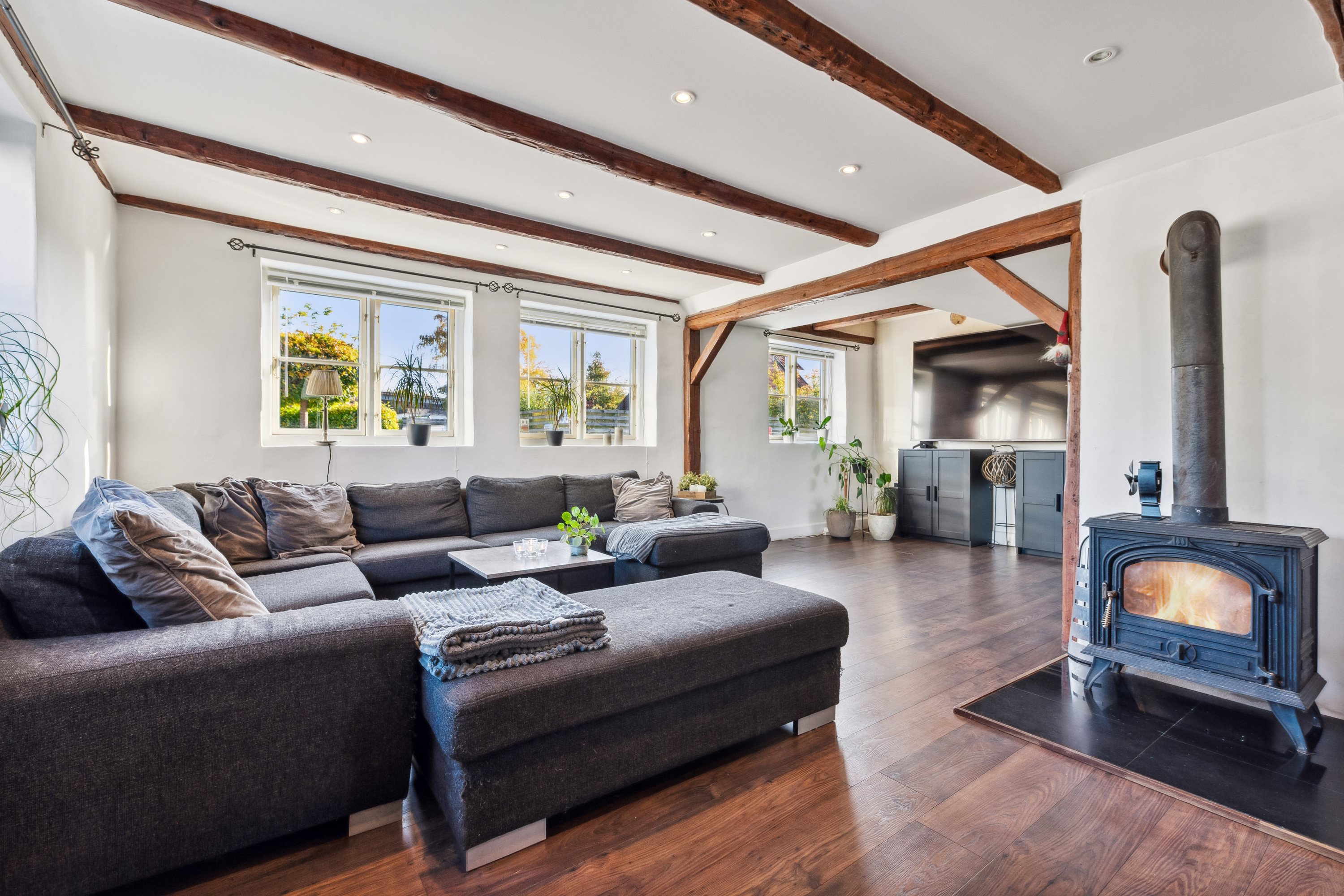 Fremhævet stue billede i fuldskærmstilstand. Billede af Munkegårdsvej 27, 3490 Kvistgård