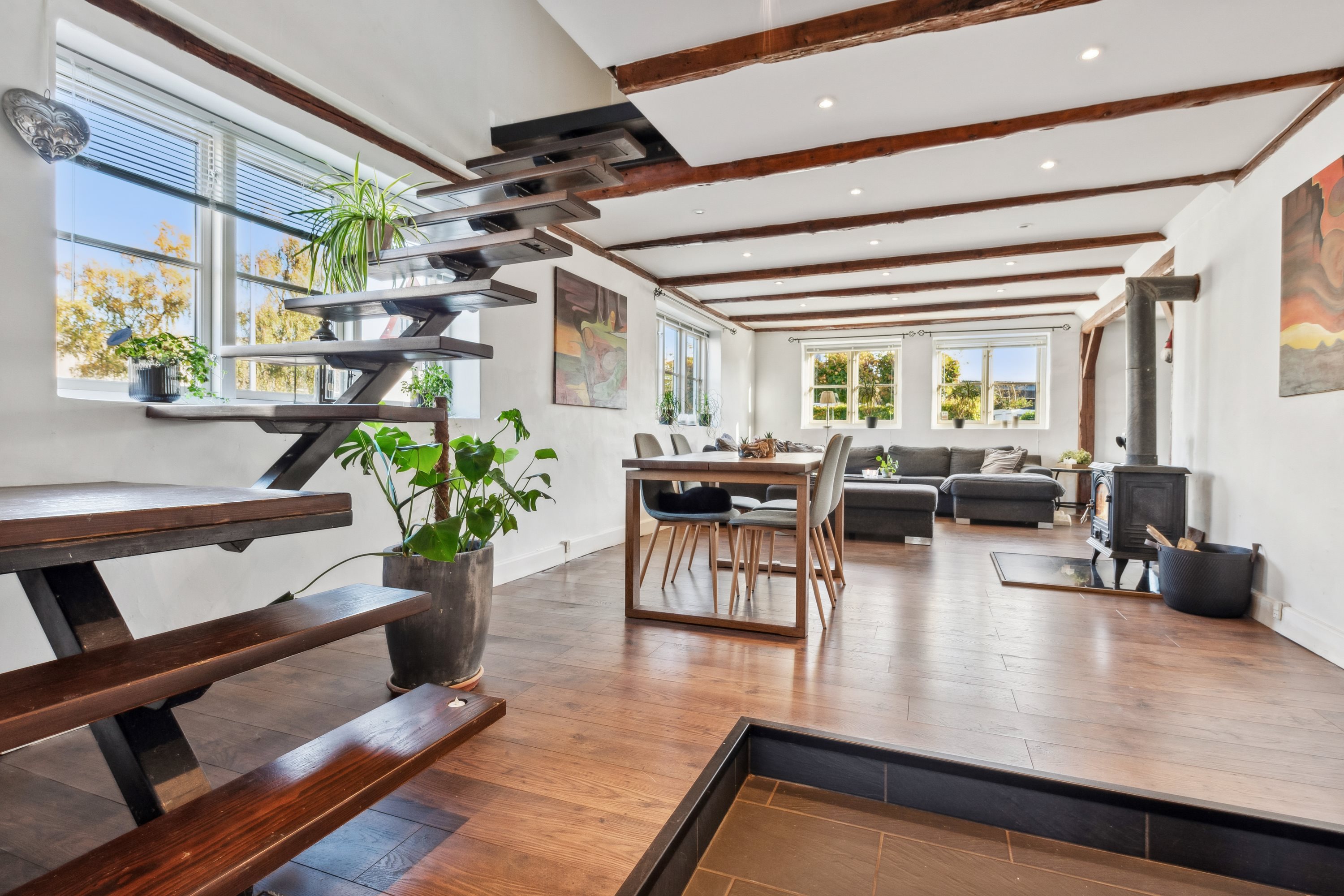 Fremhævet stue billede i fuldskærmstilstand. Billede af Munkegårdsvej 27, 3490 Kvistgård