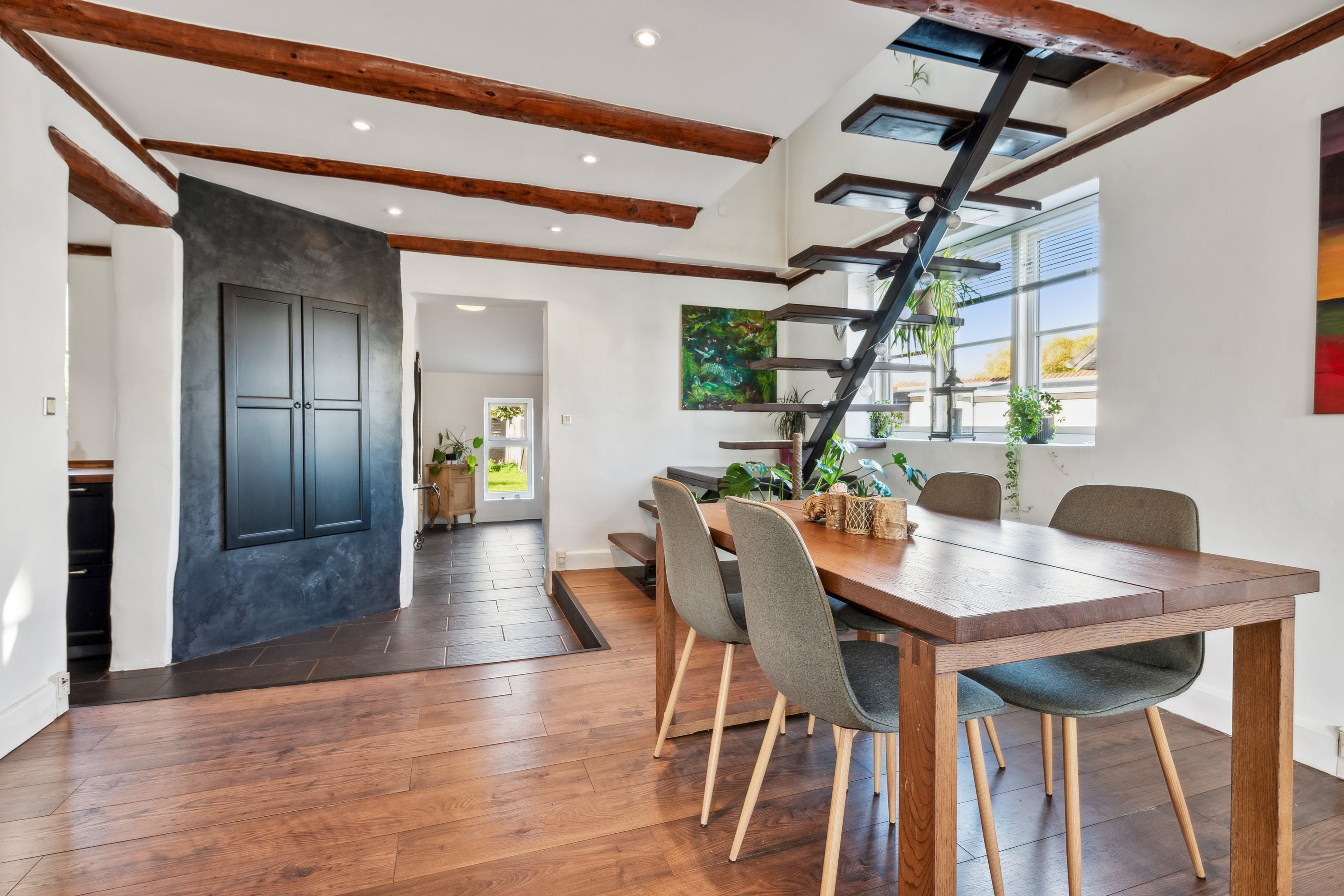 Fremhævet stue billede i fuldskærmstilstand. Billede af Munkegårdsvej 27, 3490 Kvistgård