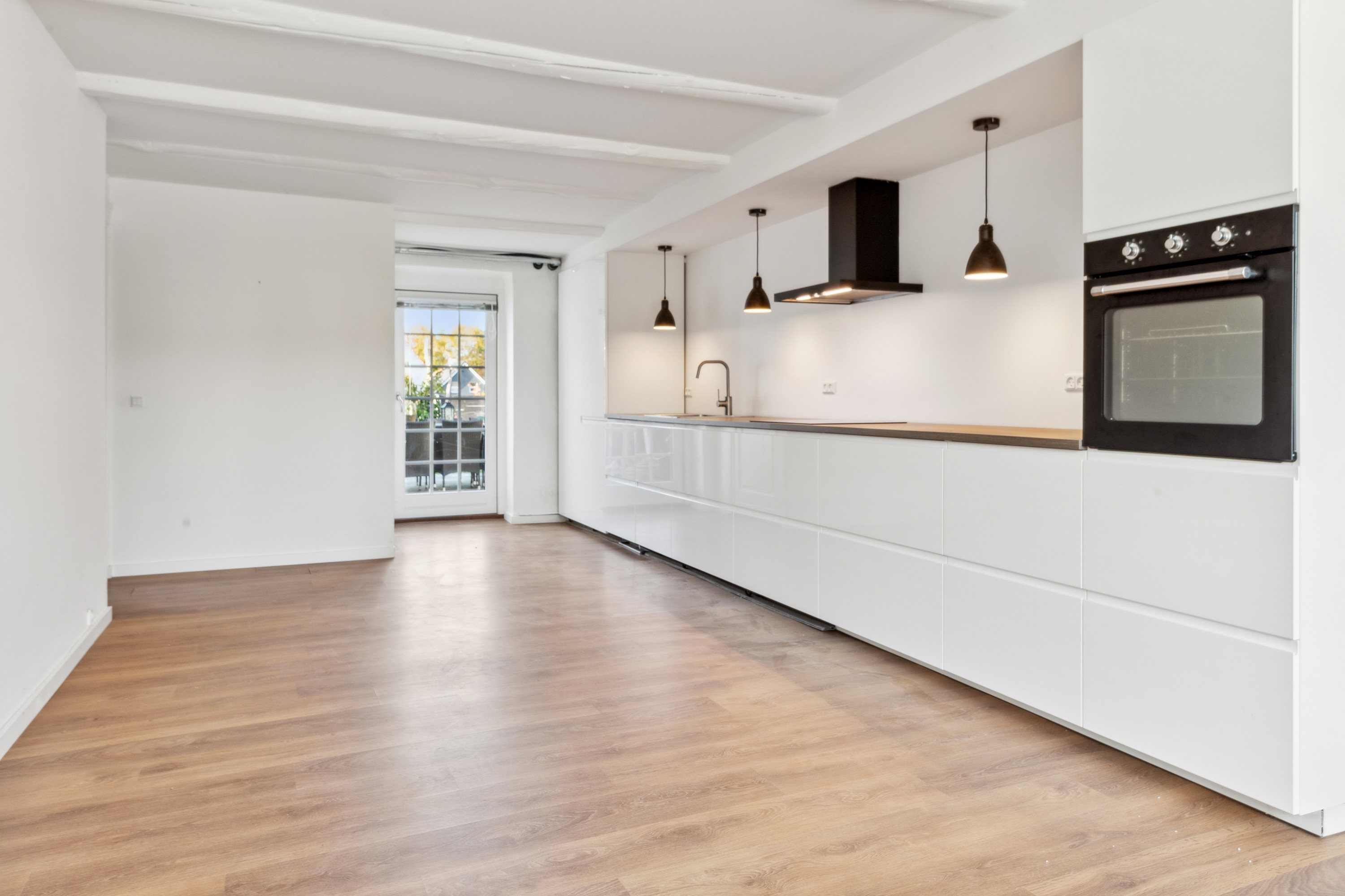 Fremhævet stue billede i fuldskærmstilstand. Billede af Munkegårdsvej 27, 3490 Kvistgård