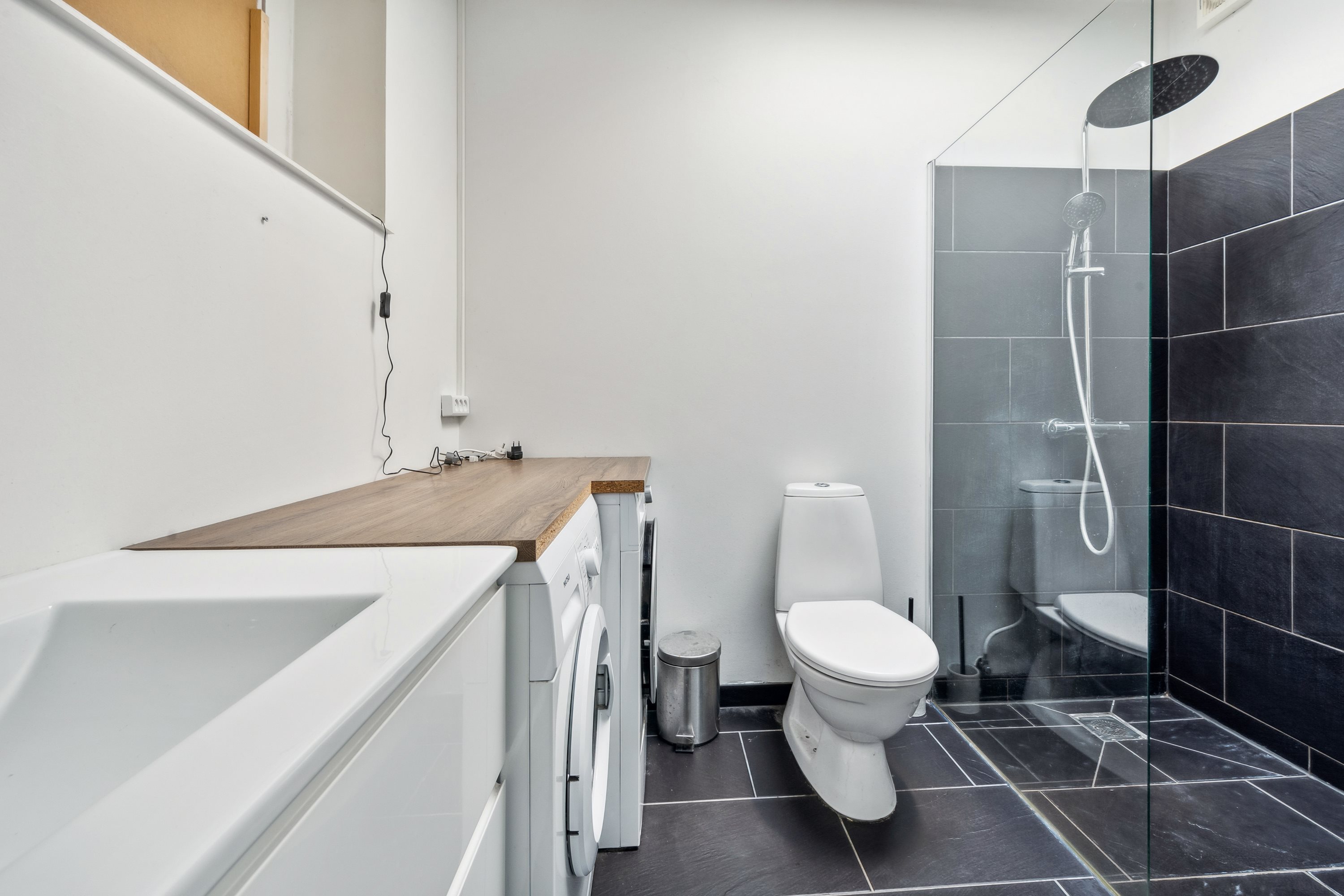 Fremhævet badeværelse billede i fuldskærmstilstand. Billede af Munkegårdsvej 27, 3490 Kvistgård