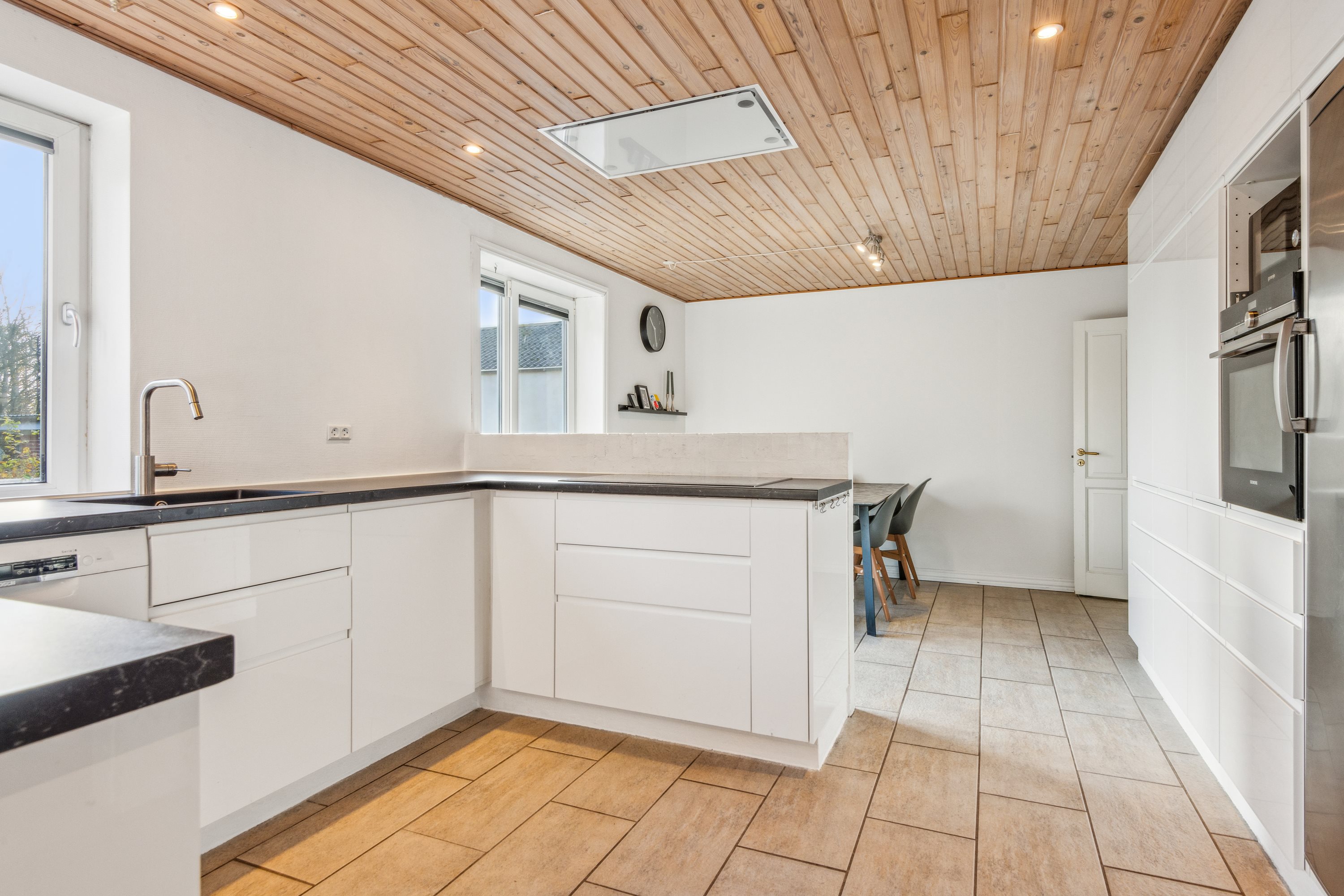 Fremhævet køkken/alrum billede i fuldskærmstilstand. Billede af Skovvej 34, 9510 Arden