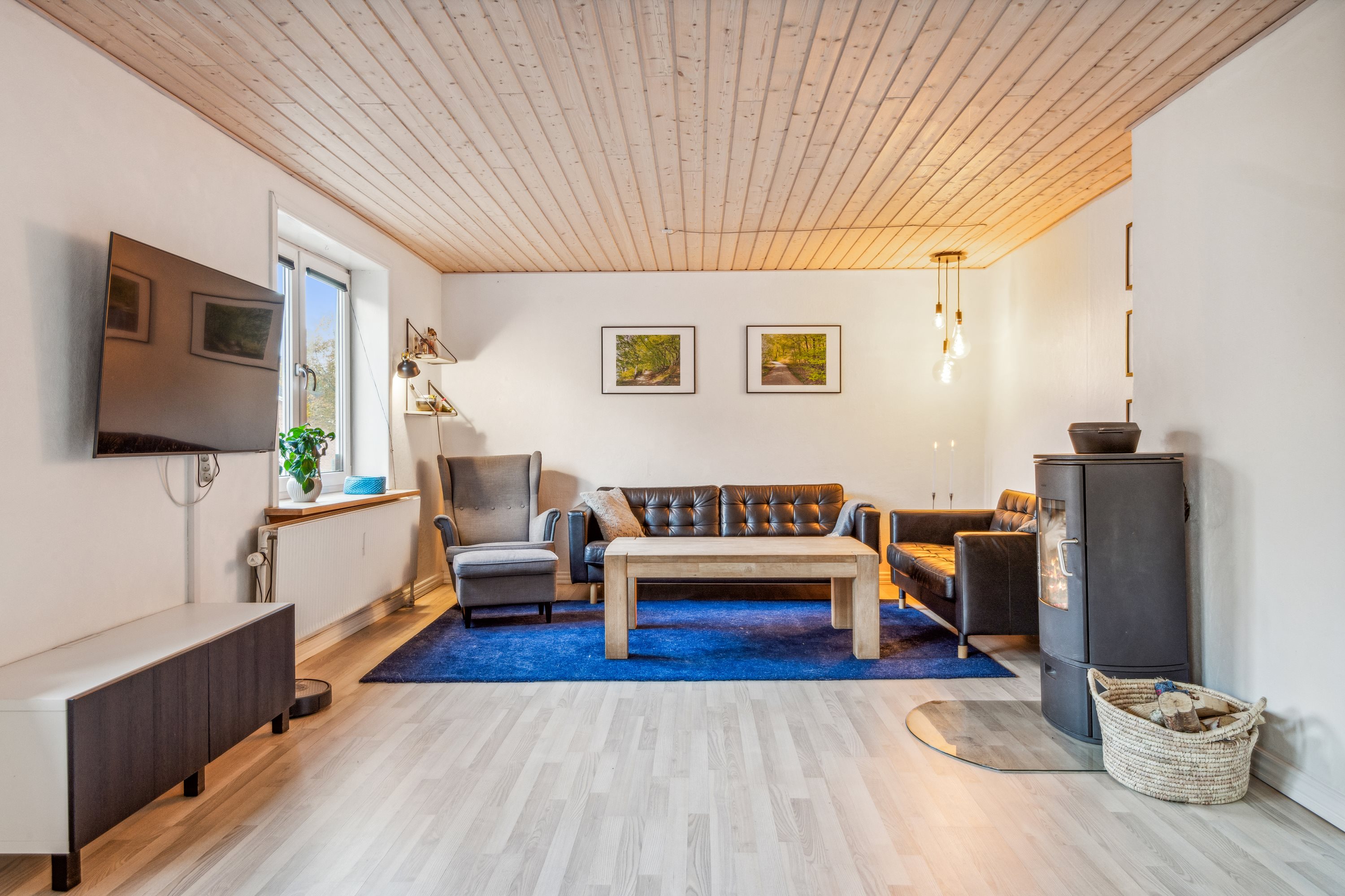 Fremhævet stue billede i fuldskærmstilstand. Billede af Skovvej 34, 9510 Arden