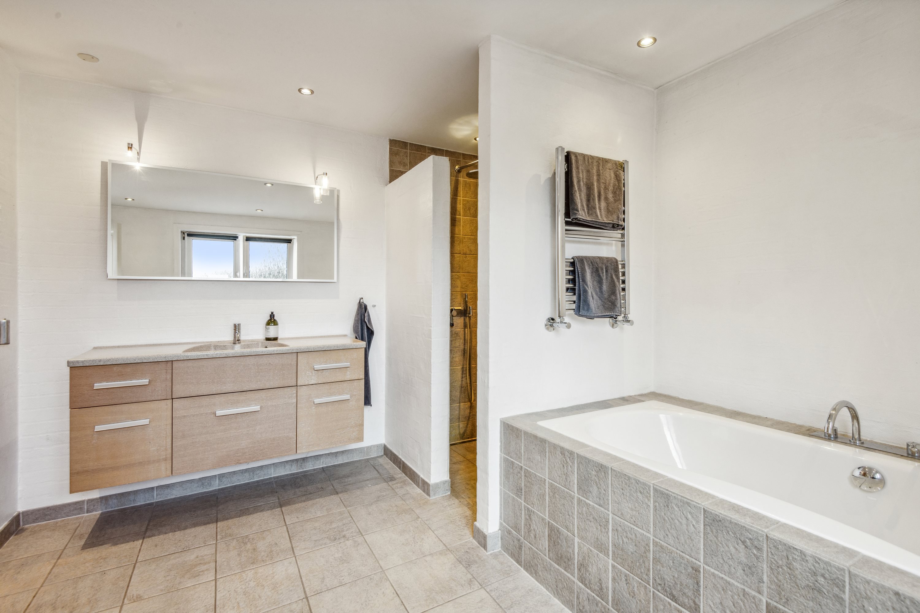 Fremhævet badeværelse billede i fuldskærmstilstand. Billede af Skovvej 34, 9510 Arden