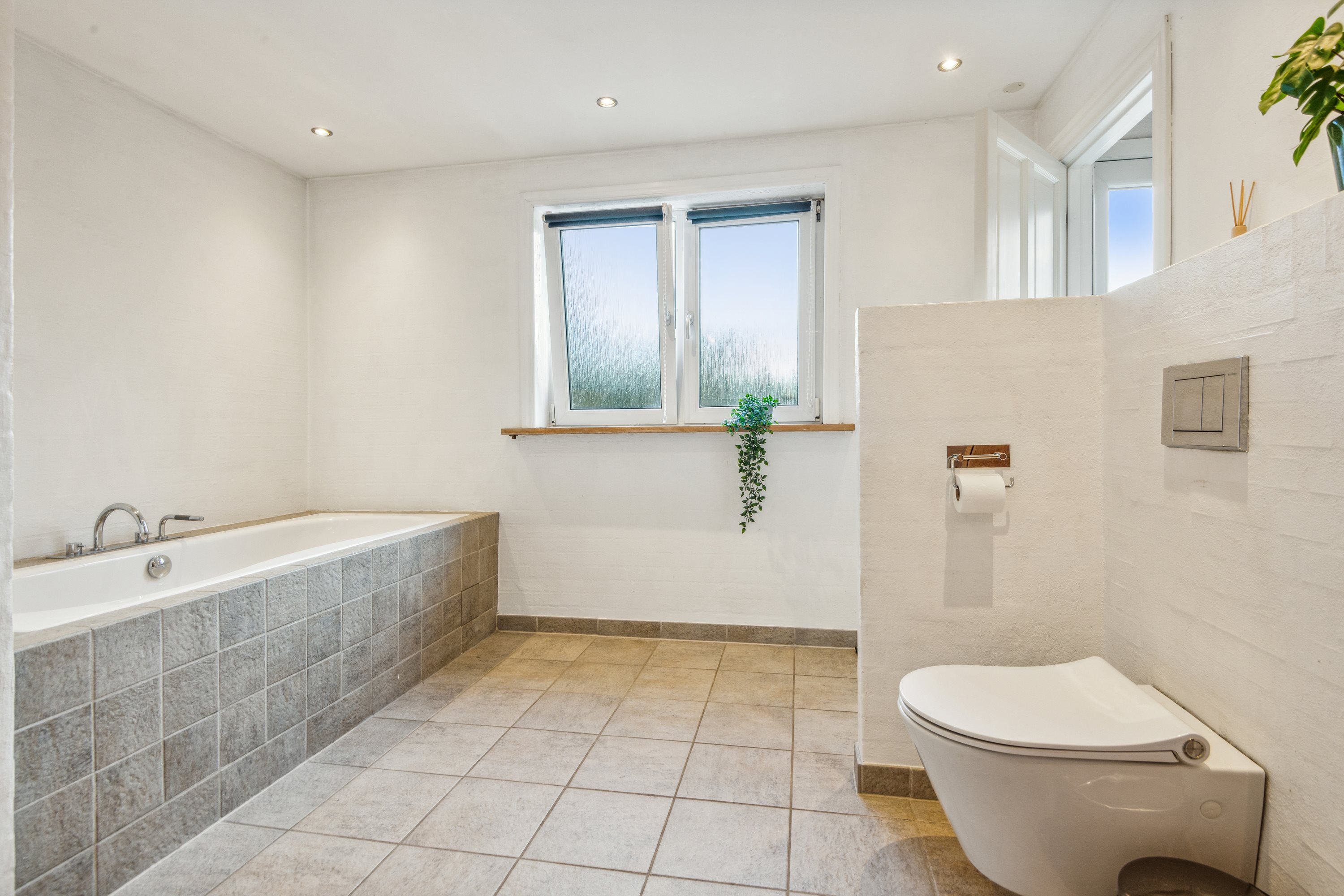 Fremhævet badeværelse billede i fuldskærmstilstand. Billede af Skovvej 34, 9510 Arden