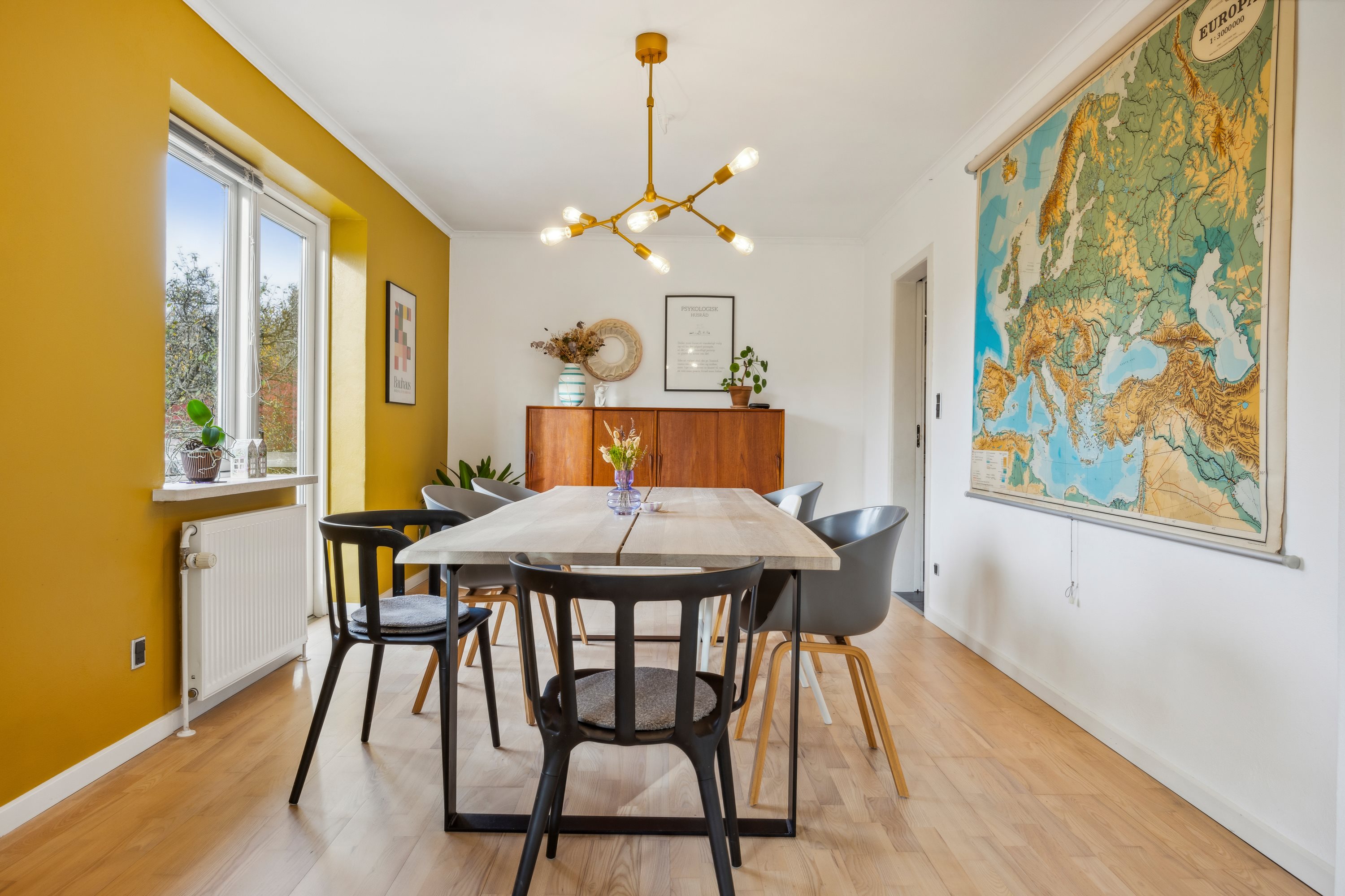 Fremhævet spisestue billede i fuldskærmstilstand. Billede af Søndergade 56, 9493 Saltum