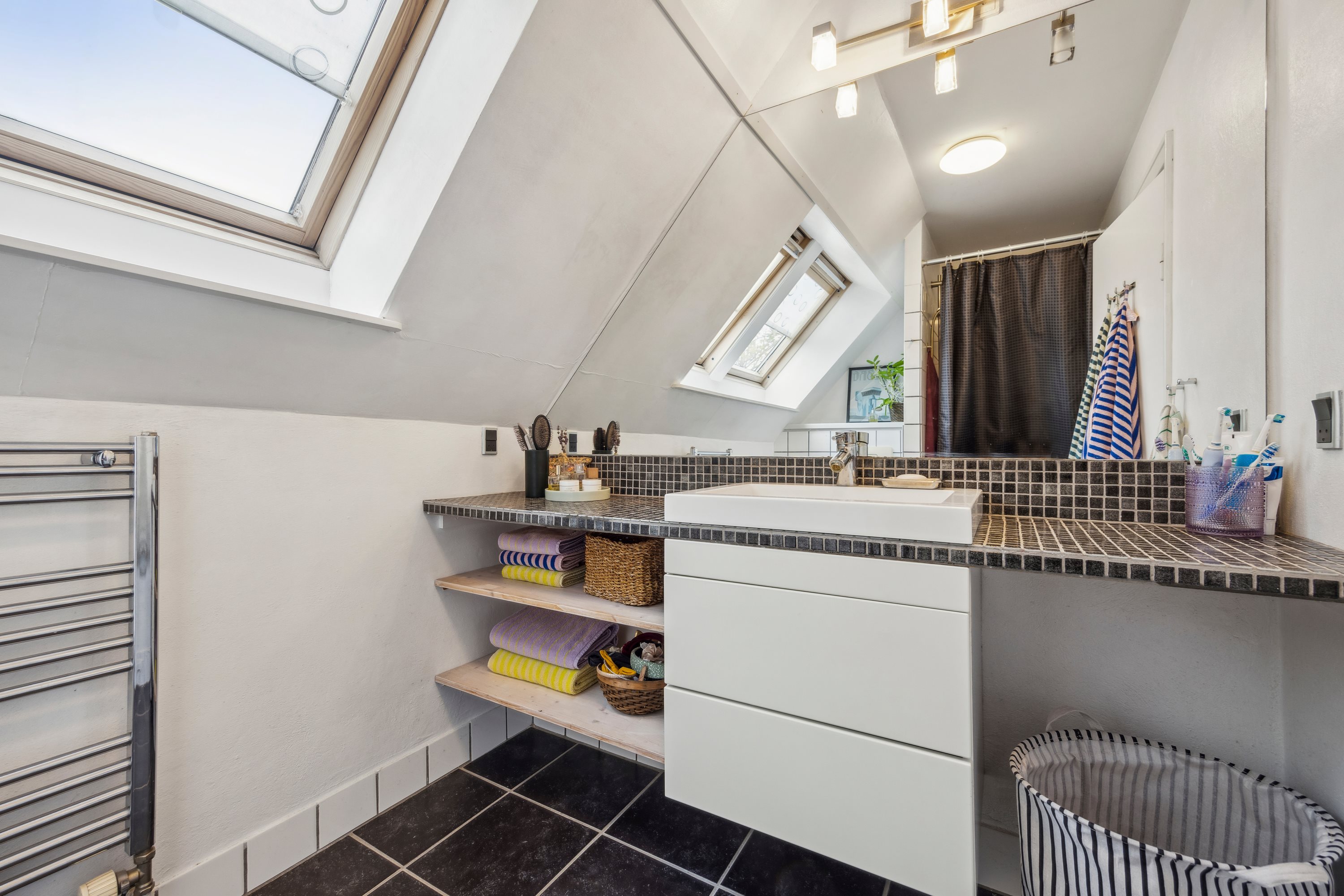 Fremhævet køkken billede i fuldskærmstilstand. Billede af Søndergade 56, 9493 Saltum