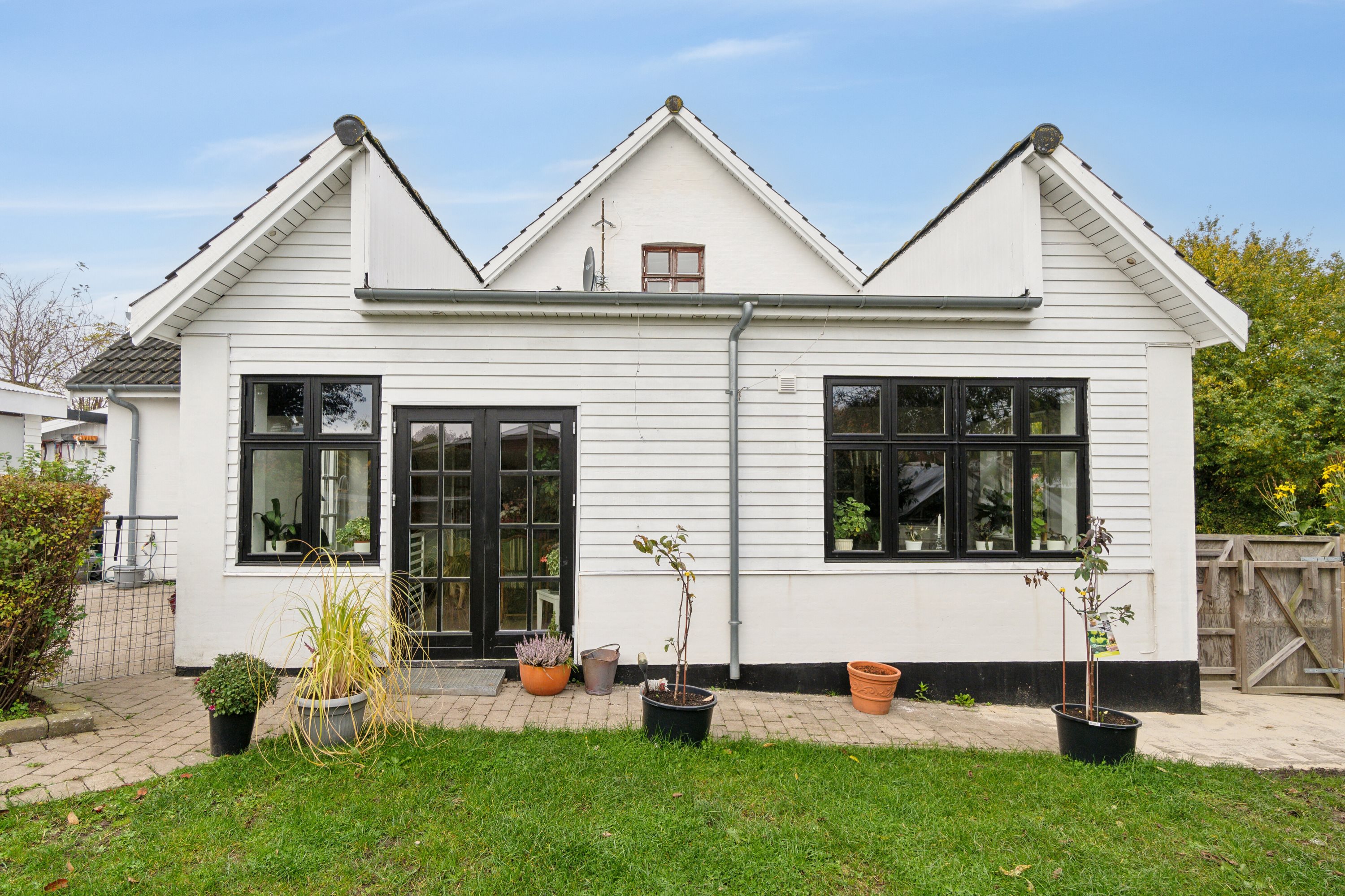 Fremhævet set fra haven billede i fuldskærmstilstand. Billede af Holbækvej 324, Knabstrup, 4440 Mørkøv