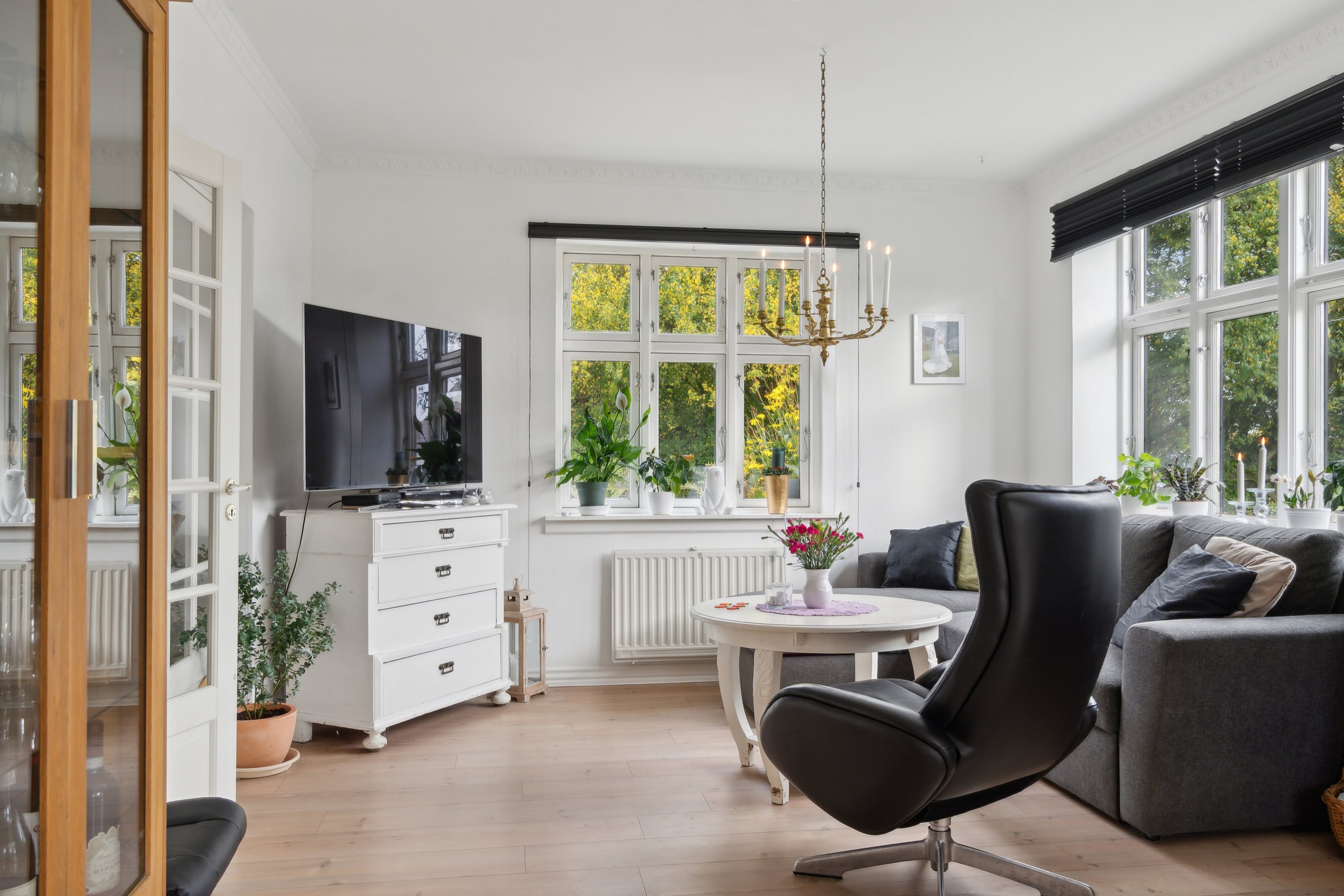 Fremhævet stue billede i fuldskærmstilstand. Billede af Holbækvej 324, Knabstrup, 4440 Mørkøv