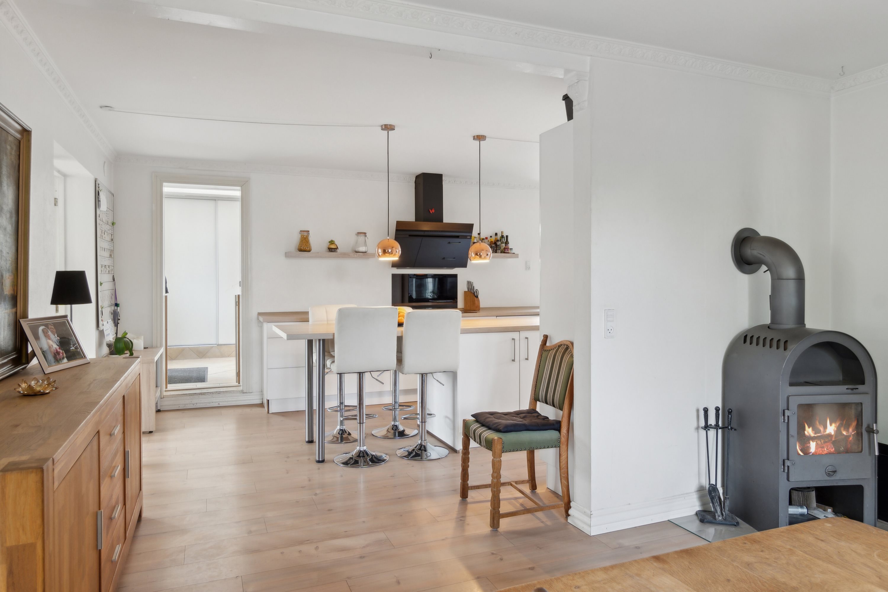 Fremhævet stue billede i fuldskærmstilstand. Billede af Holbækvej 324, Knabstrup, 4440 Mørkøv