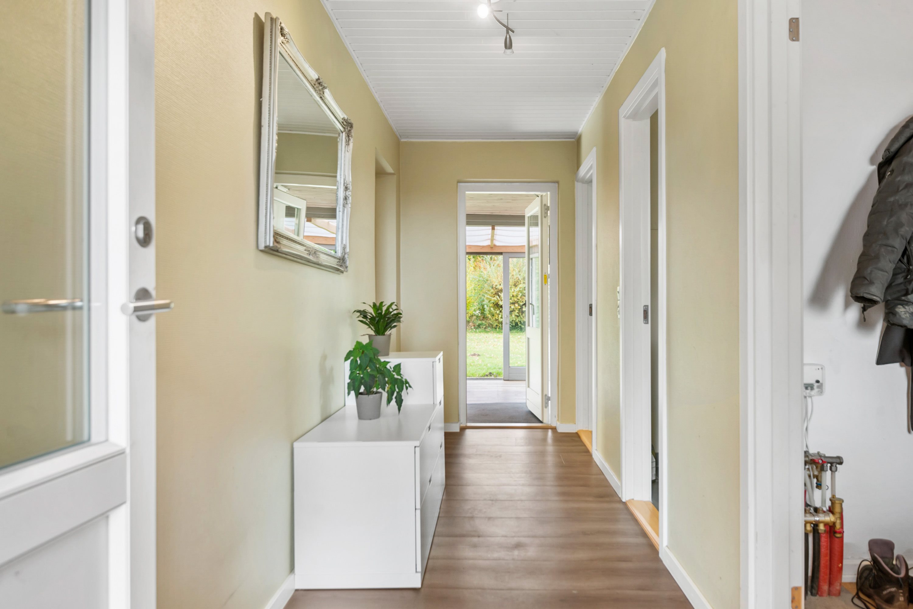 Fremhævet gang billede i fuldskærmstilstand. Billede af Tåningvej 25, 8660 Skanderborg