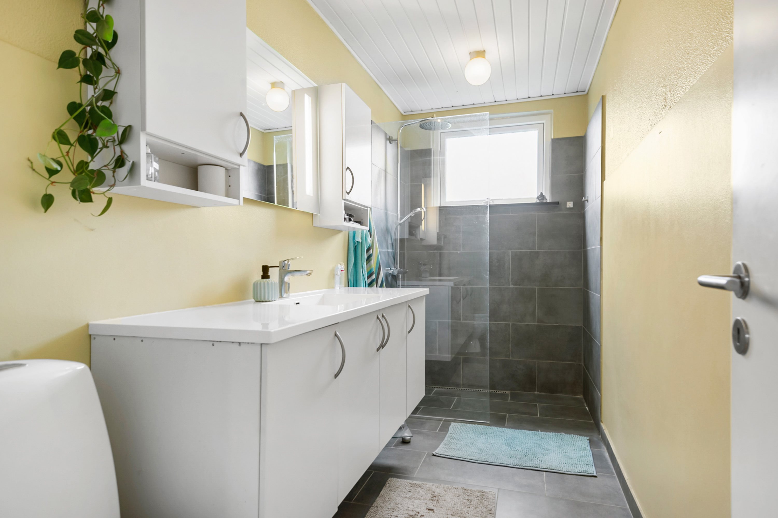 Fremhævet badeværelse billede i fuldskærmstilstand. Billede af Tåningvej 25, 8660 Skanderborg