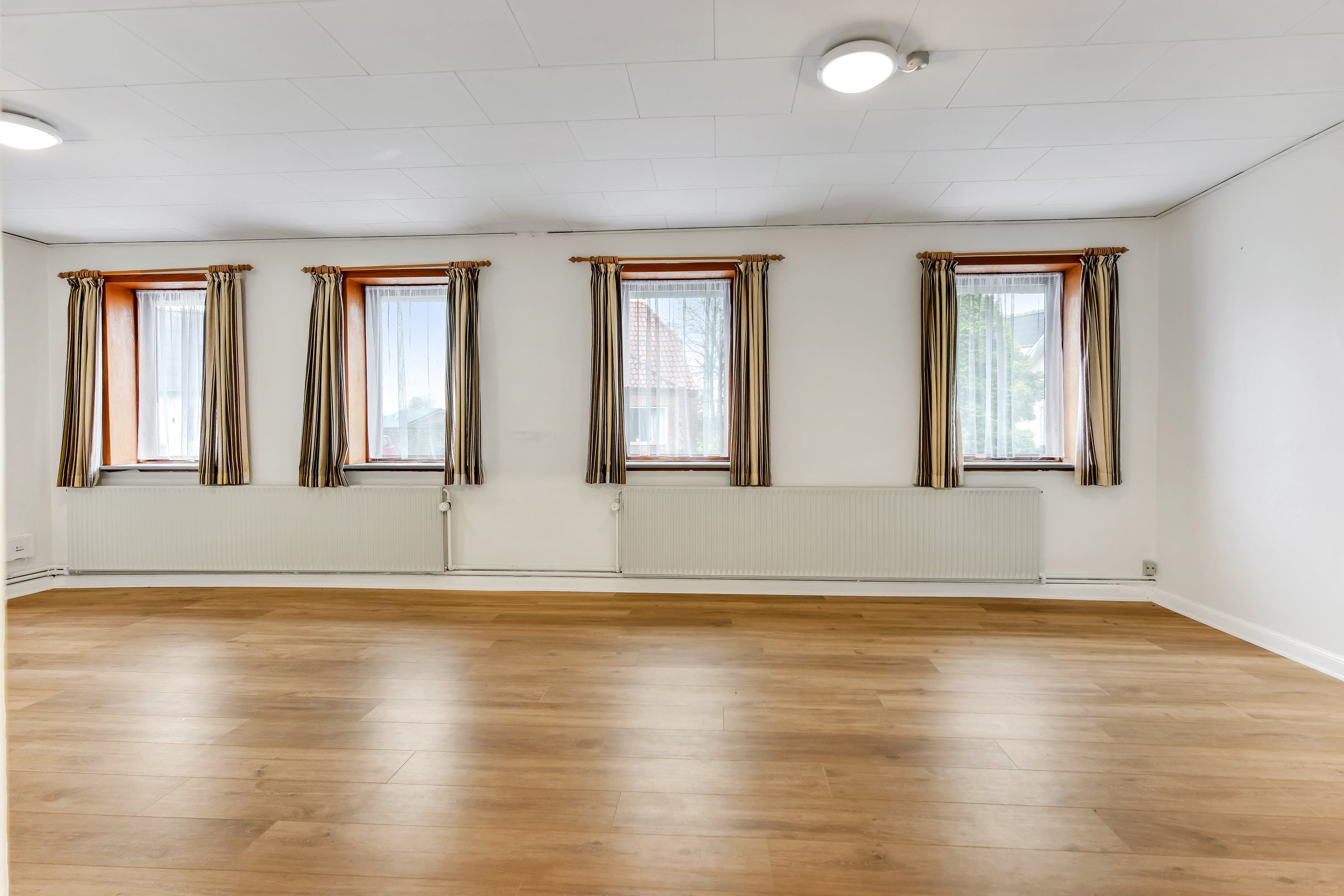 Fremhævet stue billede i fuldskærmstilstand. Billede af Skads Byvej 56, 6705 Esbjerg Ø