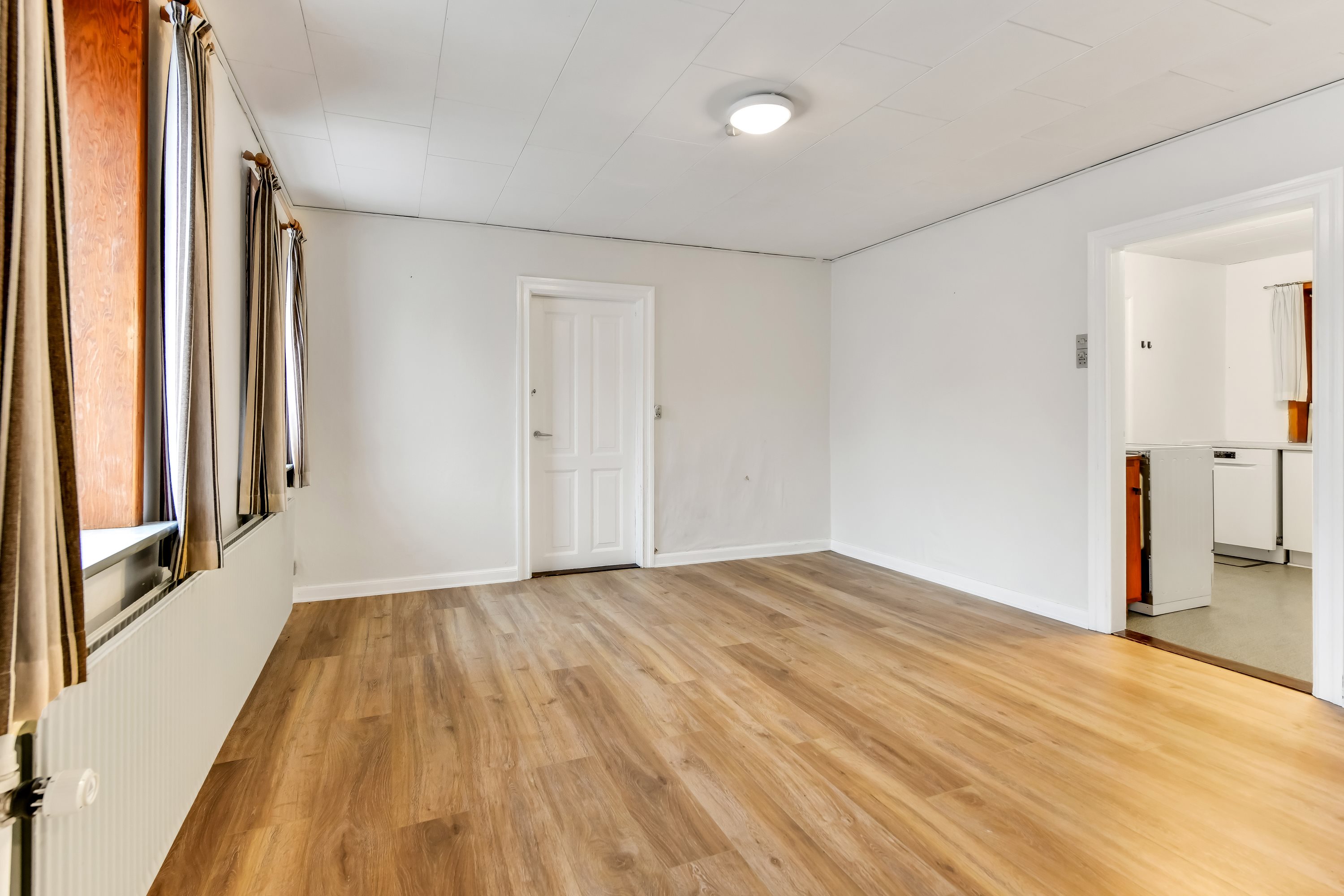 Fremhævet stue billede i fuldskærmstilstand. Billede af Skads Byvej 56, 6705 Esbjerg Ø