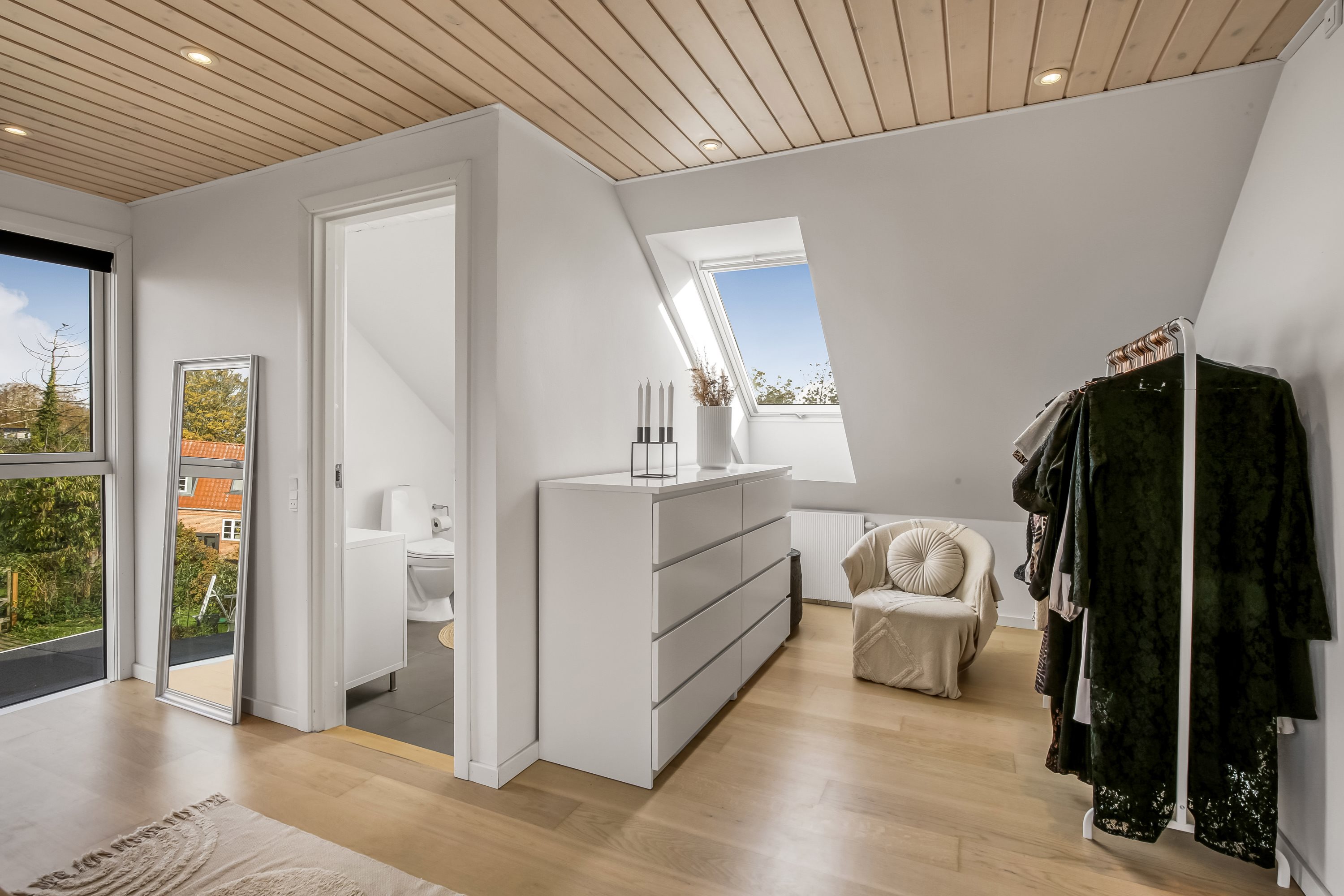 Fremhævet andet billede i fuldskærmstilstand. Billede af Æblevej 6, Ugelbølle, 8410 Rønde