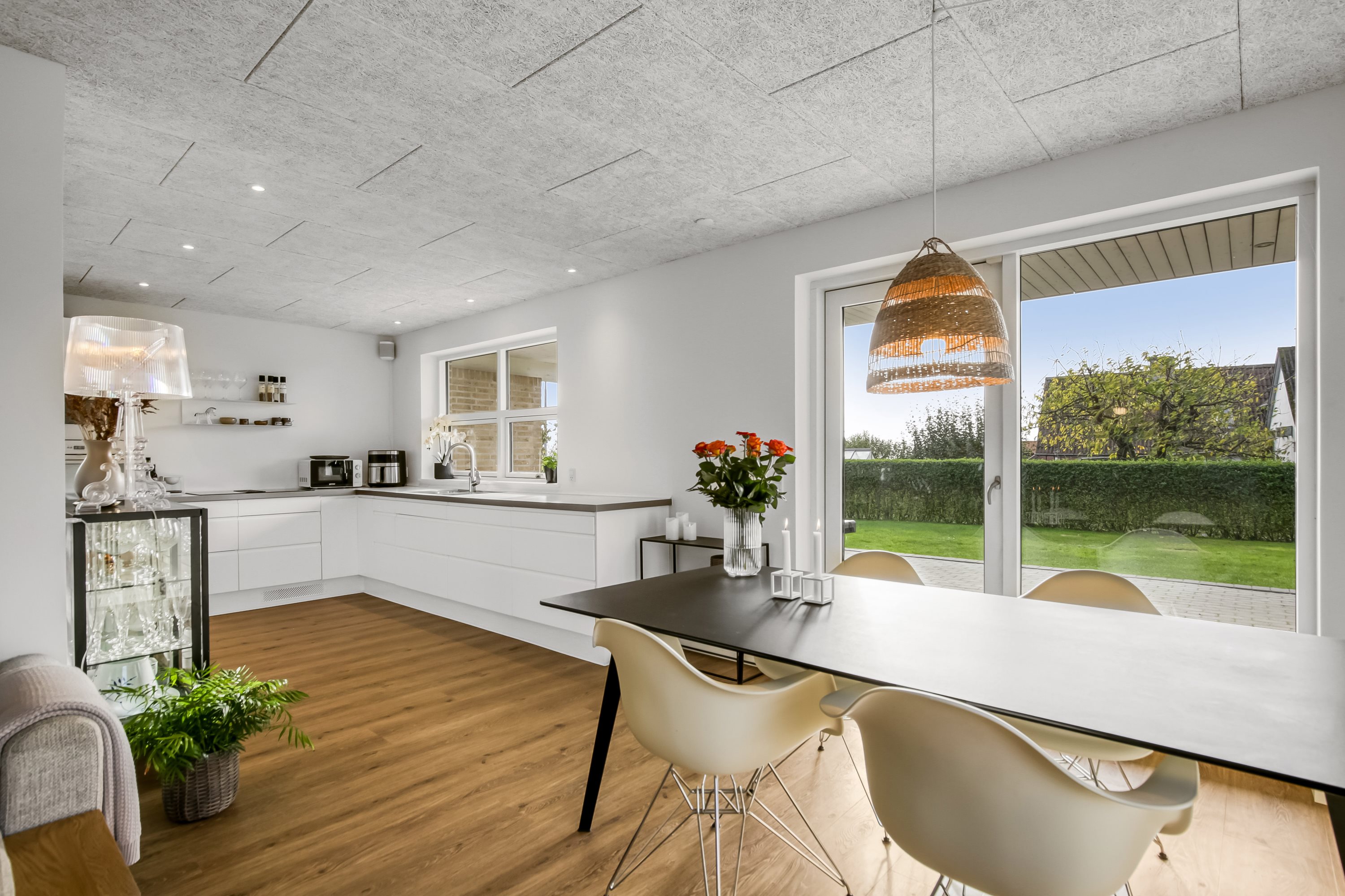 Fremhævet køkken billede i fuldskærmstilstand. Billede af Æblevej 6, Ugelbølle, 8410 Rønde