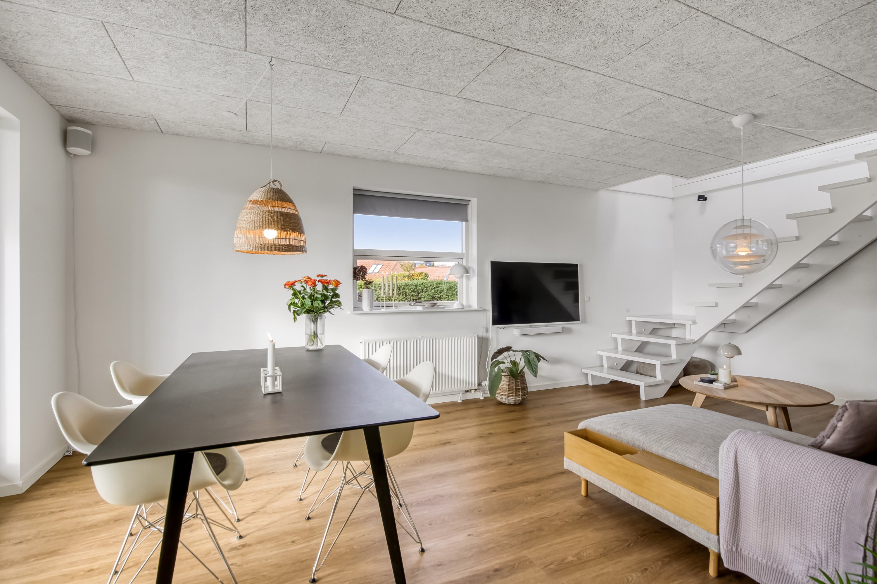 Fremhævet stue billede i fuldskærmstilstand. Billede af Æblevej 6, Ugelbølle, 8410 Rønde