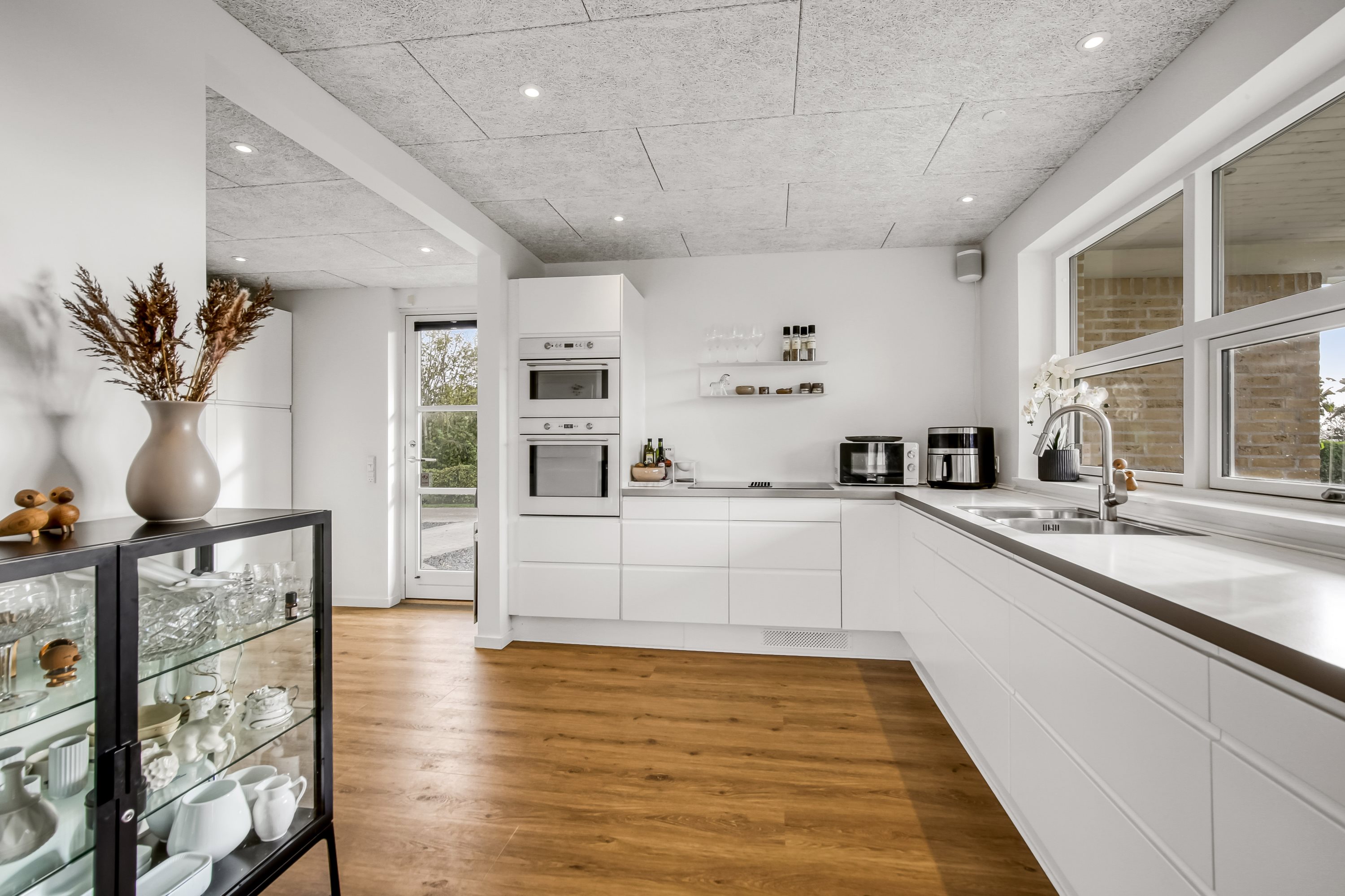 Fremhævet køkken billede i fuldskærmstilstand. Billede af Æblevej 6, Ugelbølle, 8410 Rønde