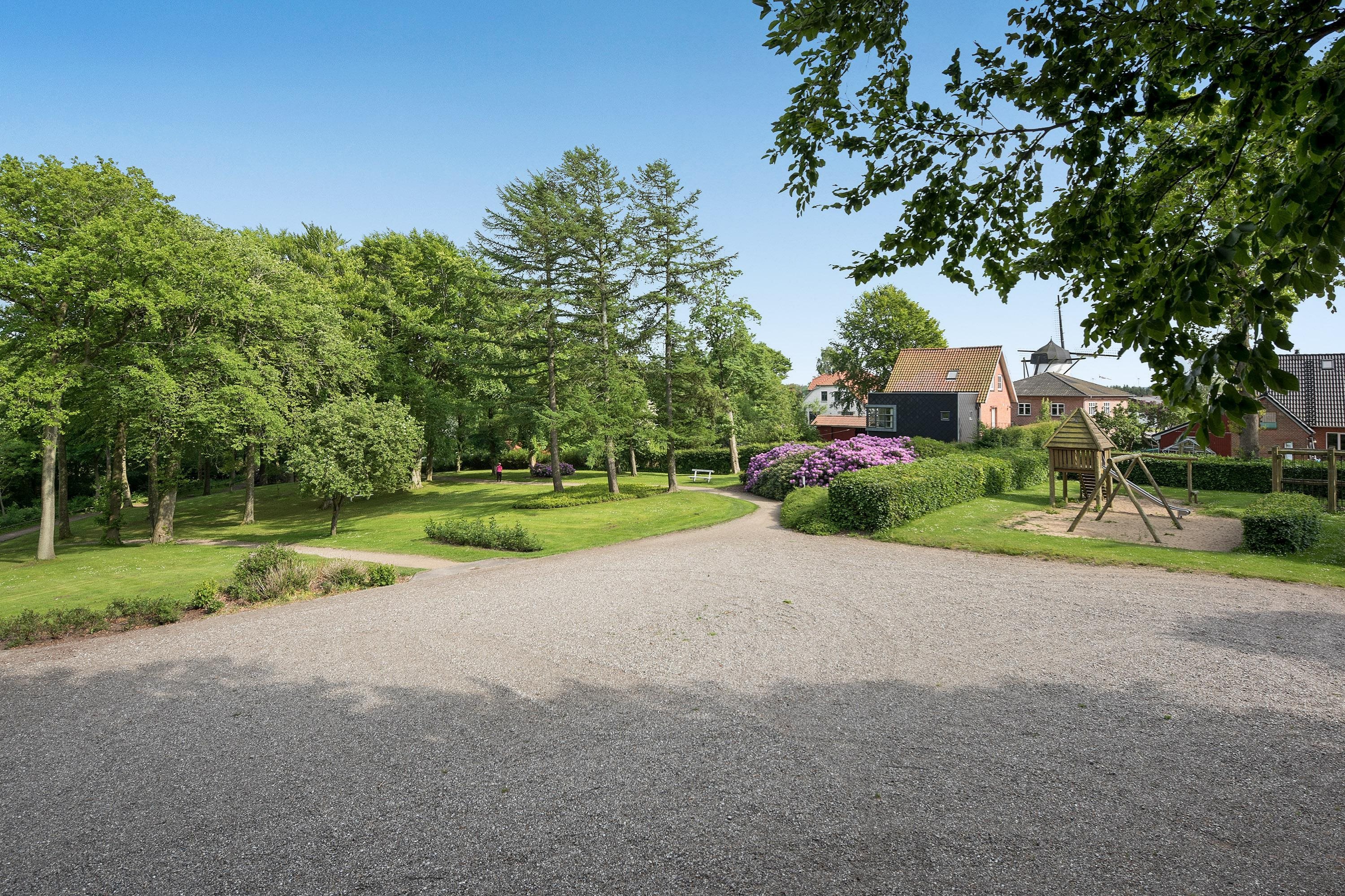 Fremhævet set fra parken billede i fuldskærmstilstand. Billede af Møllevænget 21, 9870 Sindal