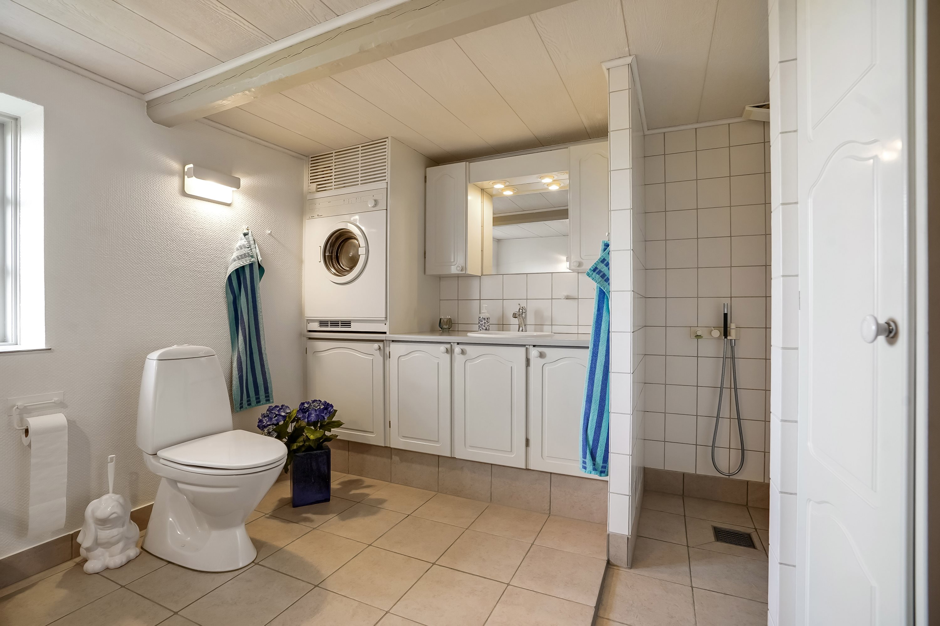 Fremhævet badeværelse billede i fuldskærmstilstand. Billede af Præstevej 10, Langskov, 7160 Tørring