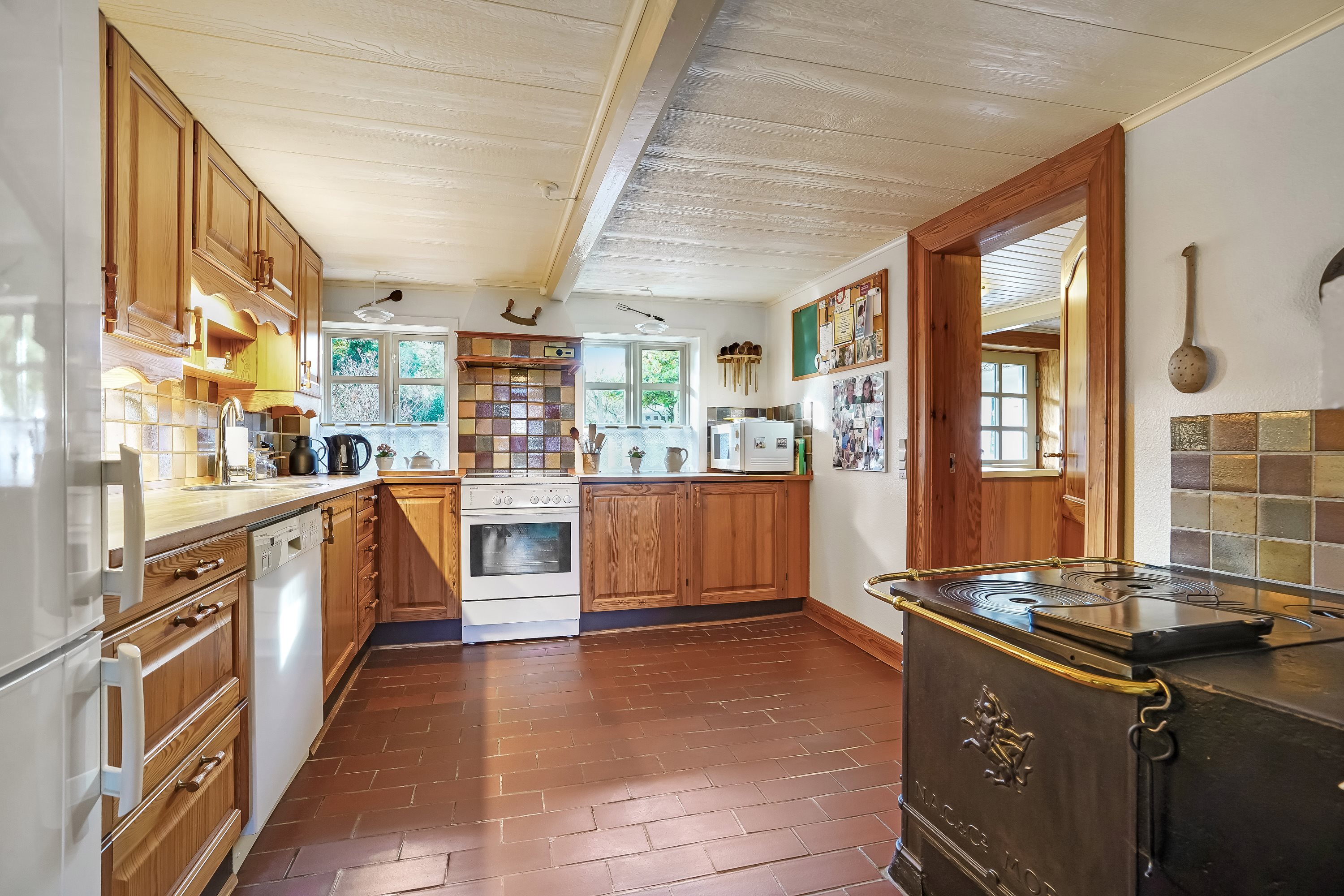 Fremhævet køkken billede i fuldskærmstilstand. Billede af Præstevej 10, Langskov, 7160 Tørring