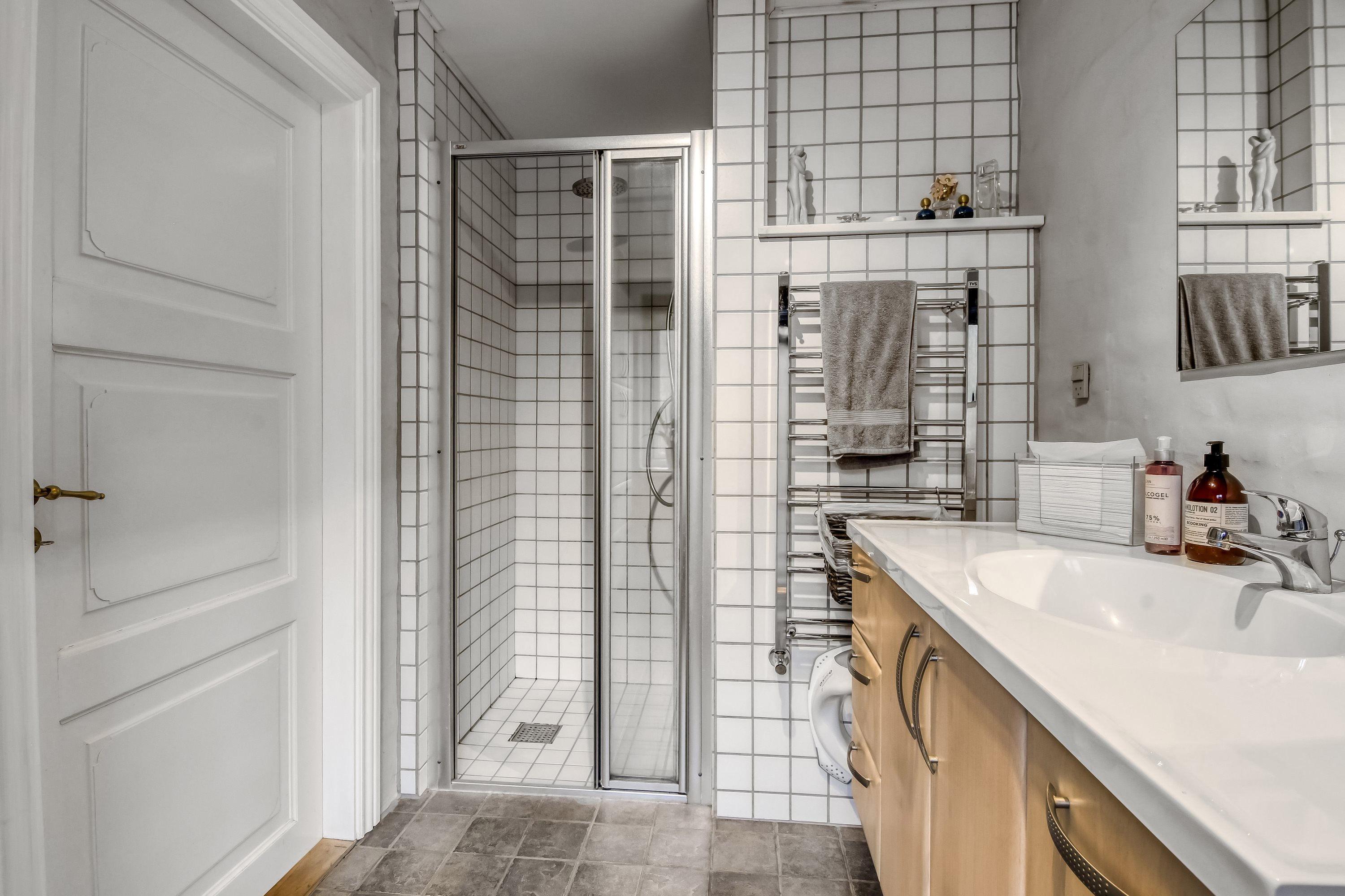 Fremhævet badeværelse billede i fuldskærmstilstand. Billede af Lindeborgvej 18, 7560 Hjerm