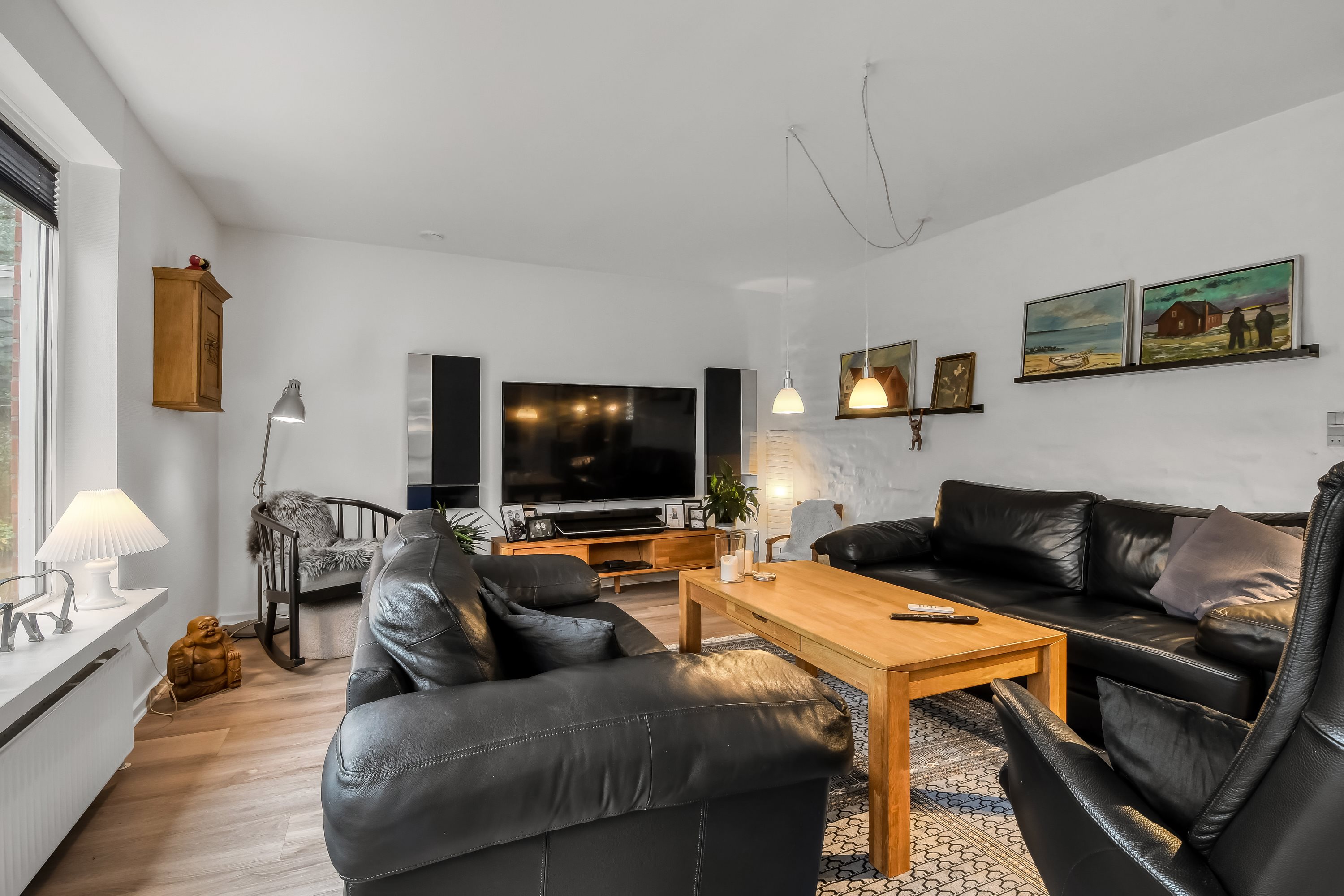 Fremhævet stue billede i fuldskærmstilstand. Billede af Lindeborgvej 18, 7560 Hjerm