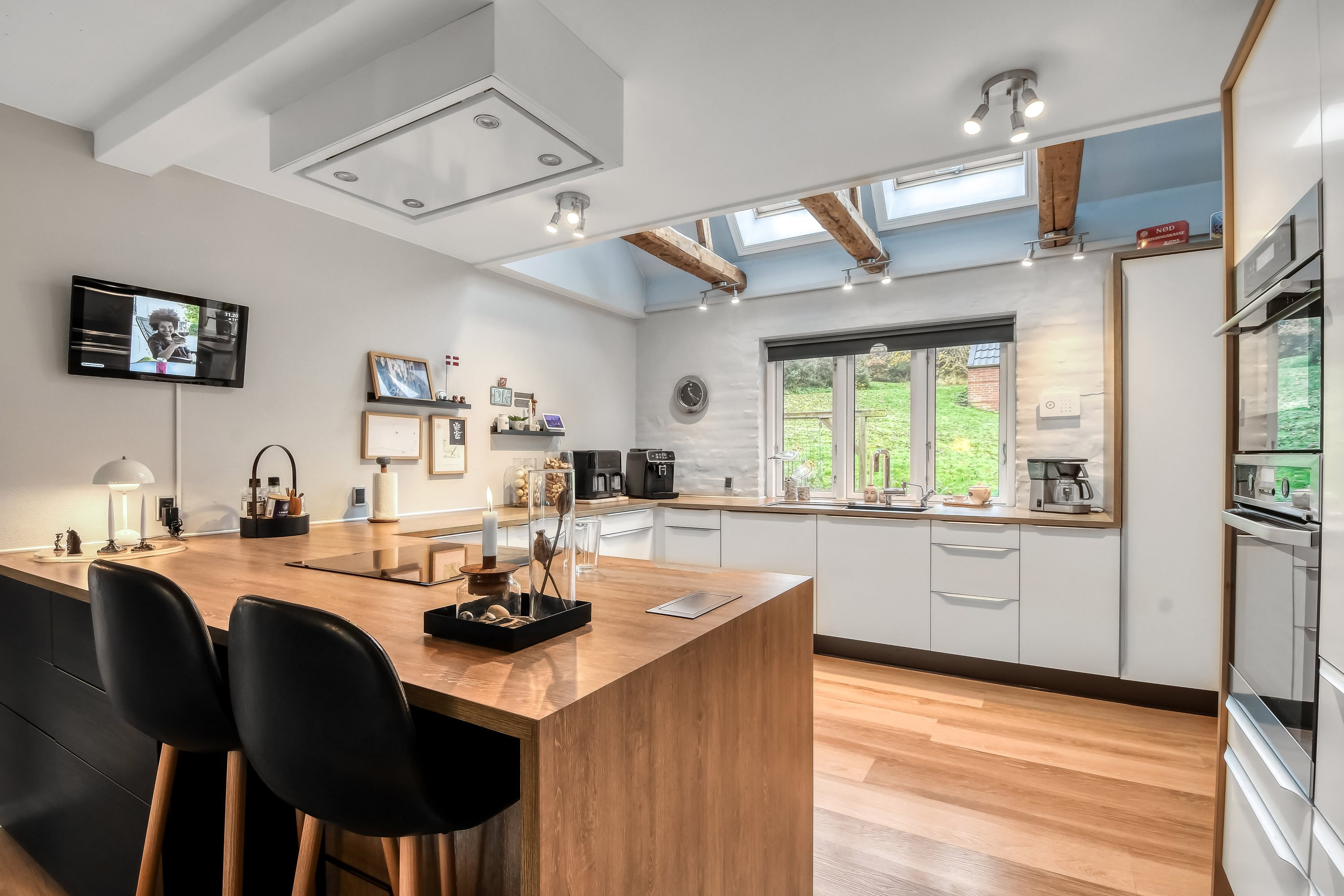 Fremhævet køkken billede i fuldskærmstilstand. Billede af Lindeborgvej 18, 7560 Hjerm