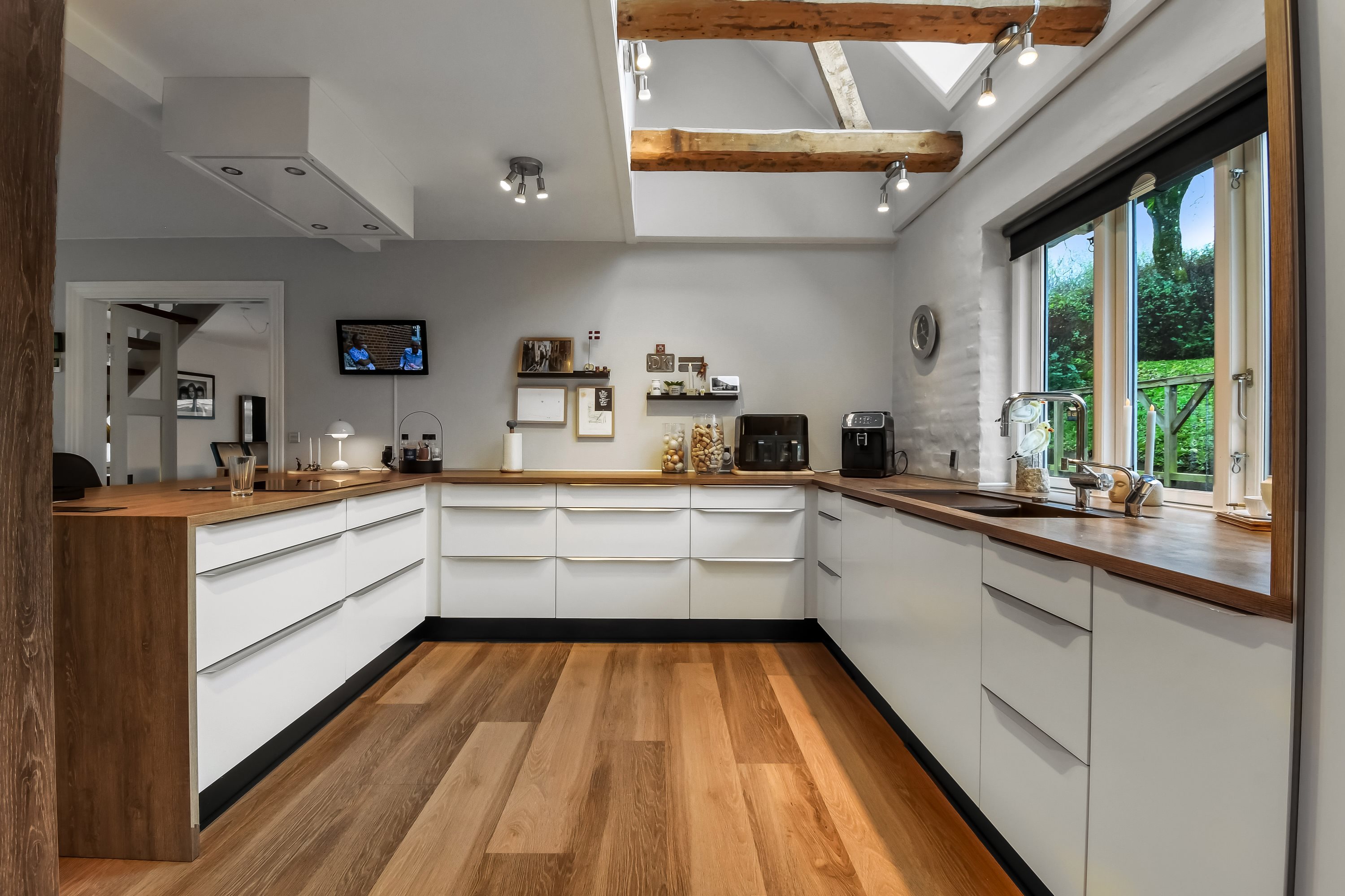 Fremhævet køkken billede i fuldskærmstilstand. Billede af Lindeborgvej 18, 7560 Hjerm