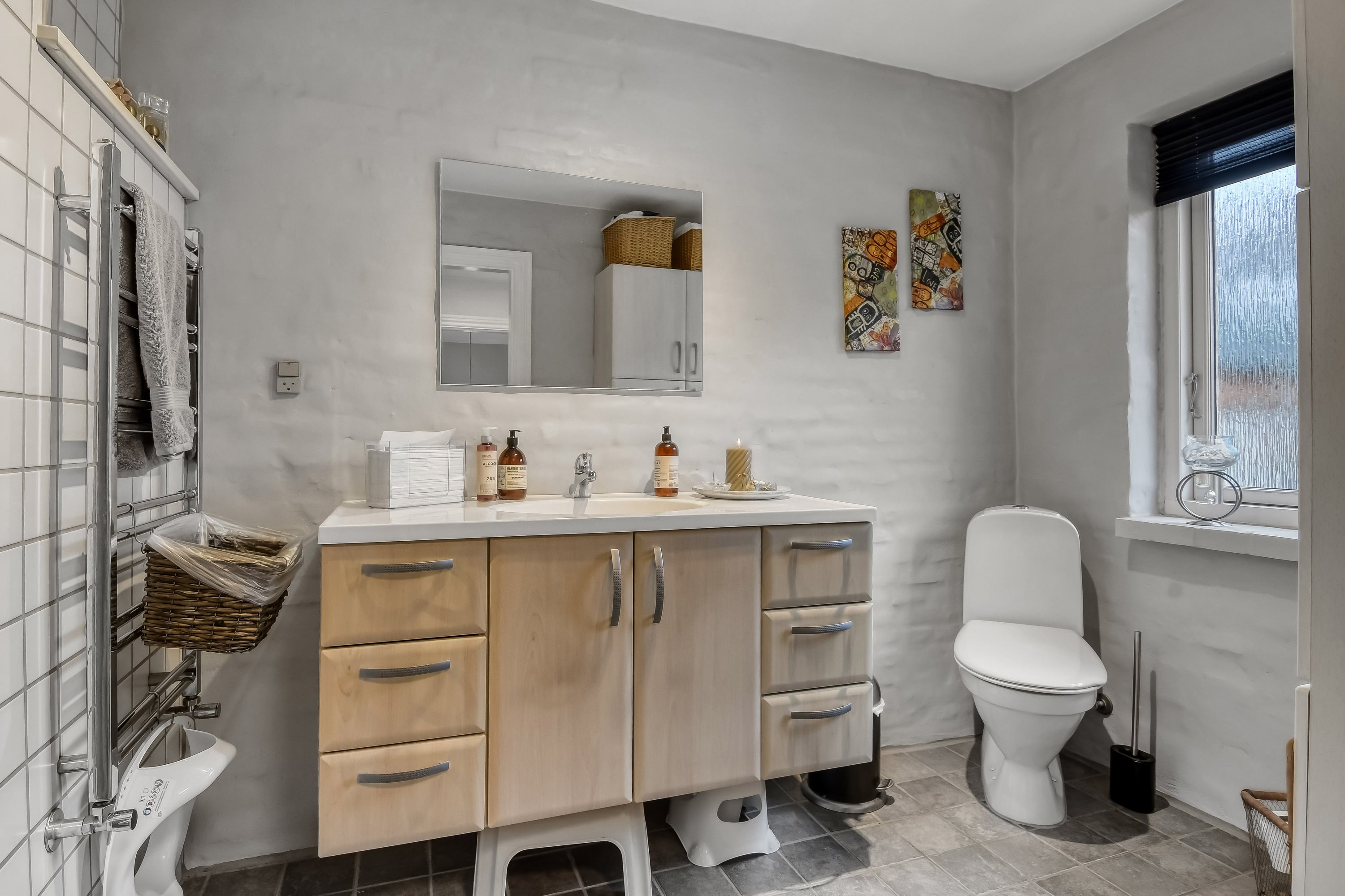 Fremhævet toilet billede i fuldskærmstilstand. Billede af Lindeborgvej 18, 7560 Hjerm