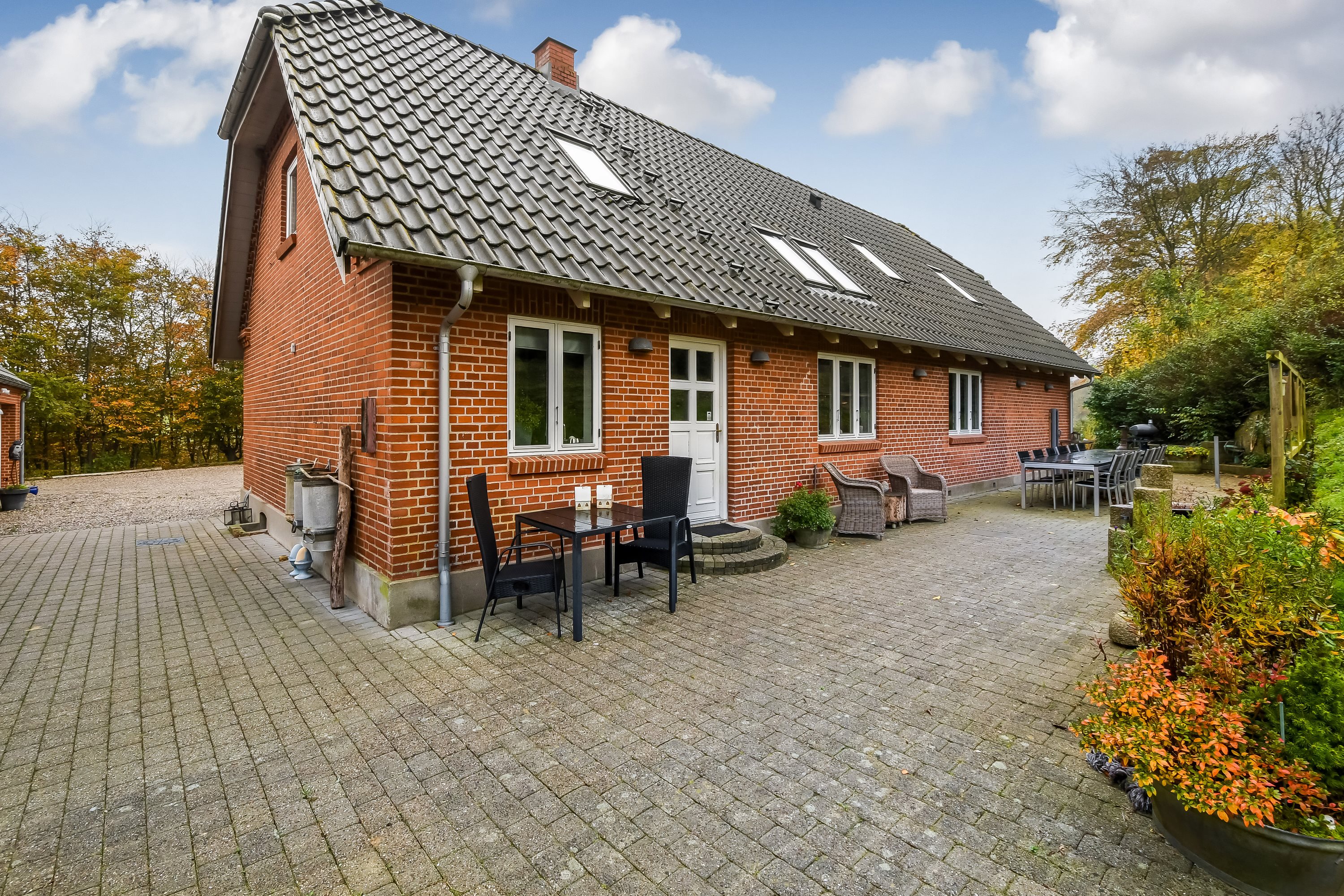 Fremhævet terrasse billede i fuldskærmstilstand. Billede af Lindeborgvej 18, 7560 Hjerm