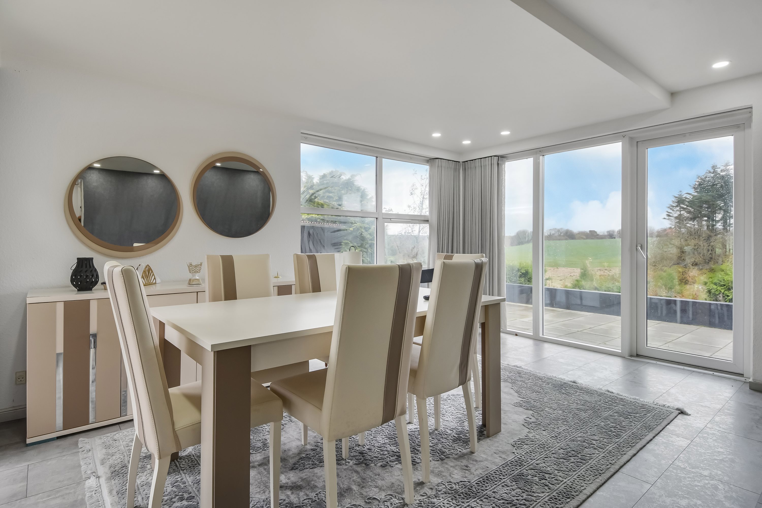 Fremhævet stue billede i fuldskærmstilstand. Billede af Kirsebærhaven 31, Bremdal, 7600 Struer