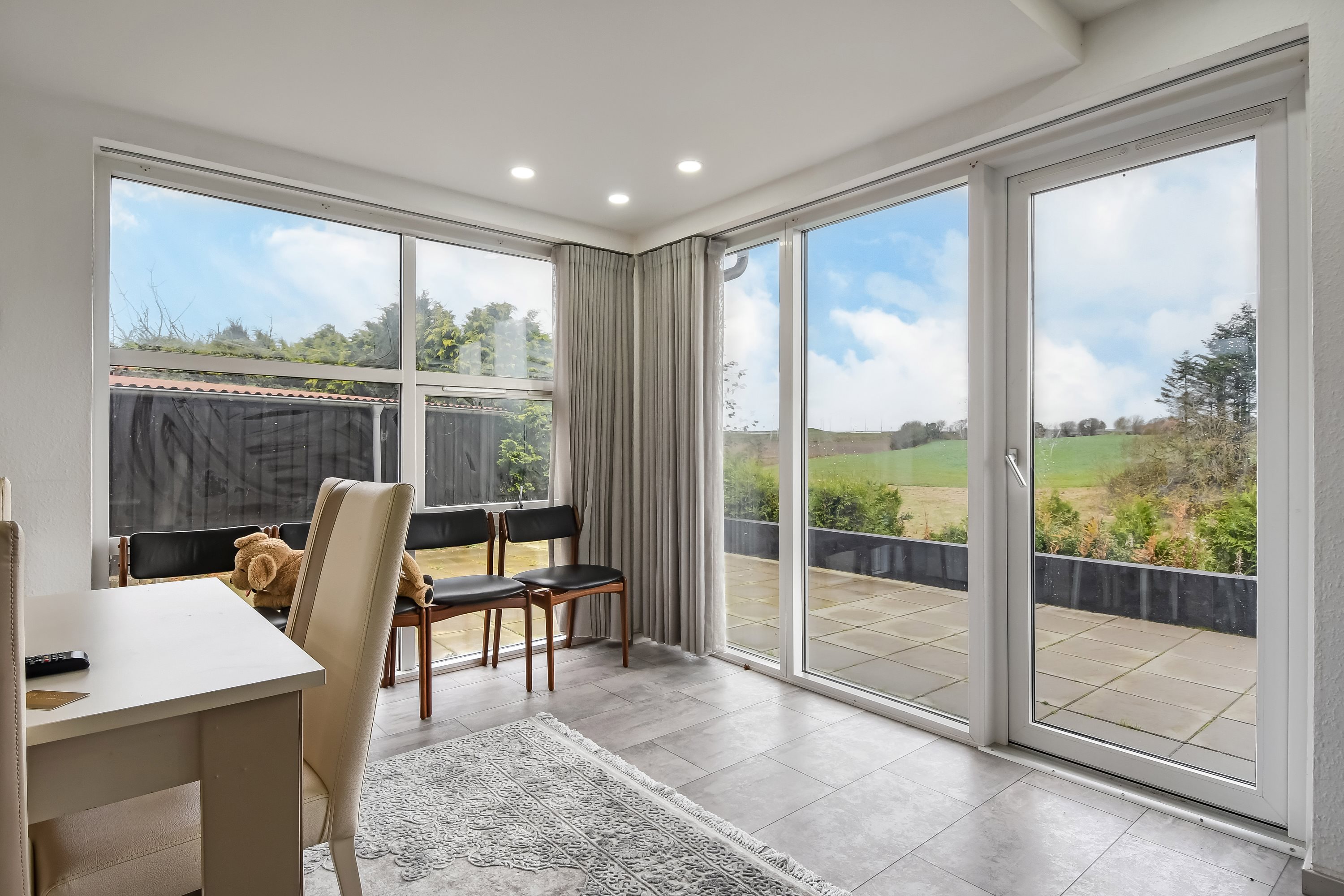 Fremhævet stue billede i fuldskærmstilstand. Billede af Kirsebærhaven 31, Bremdal, 7600 Struer