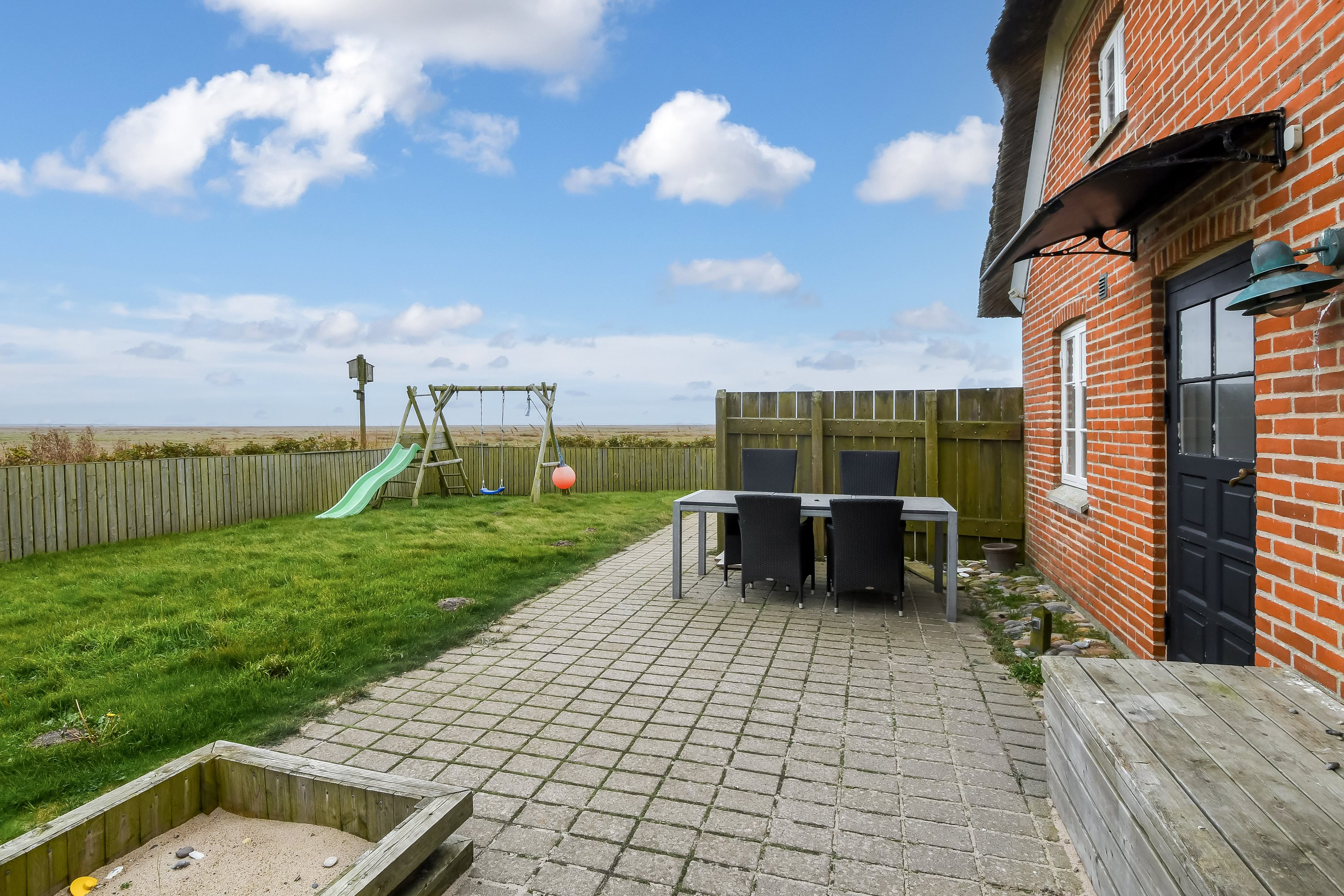 Fremhævet terrasse billede i fuldskærmstilstand. Billede af Torsmindevej 127, Bøvling, 6990 Ulfborg