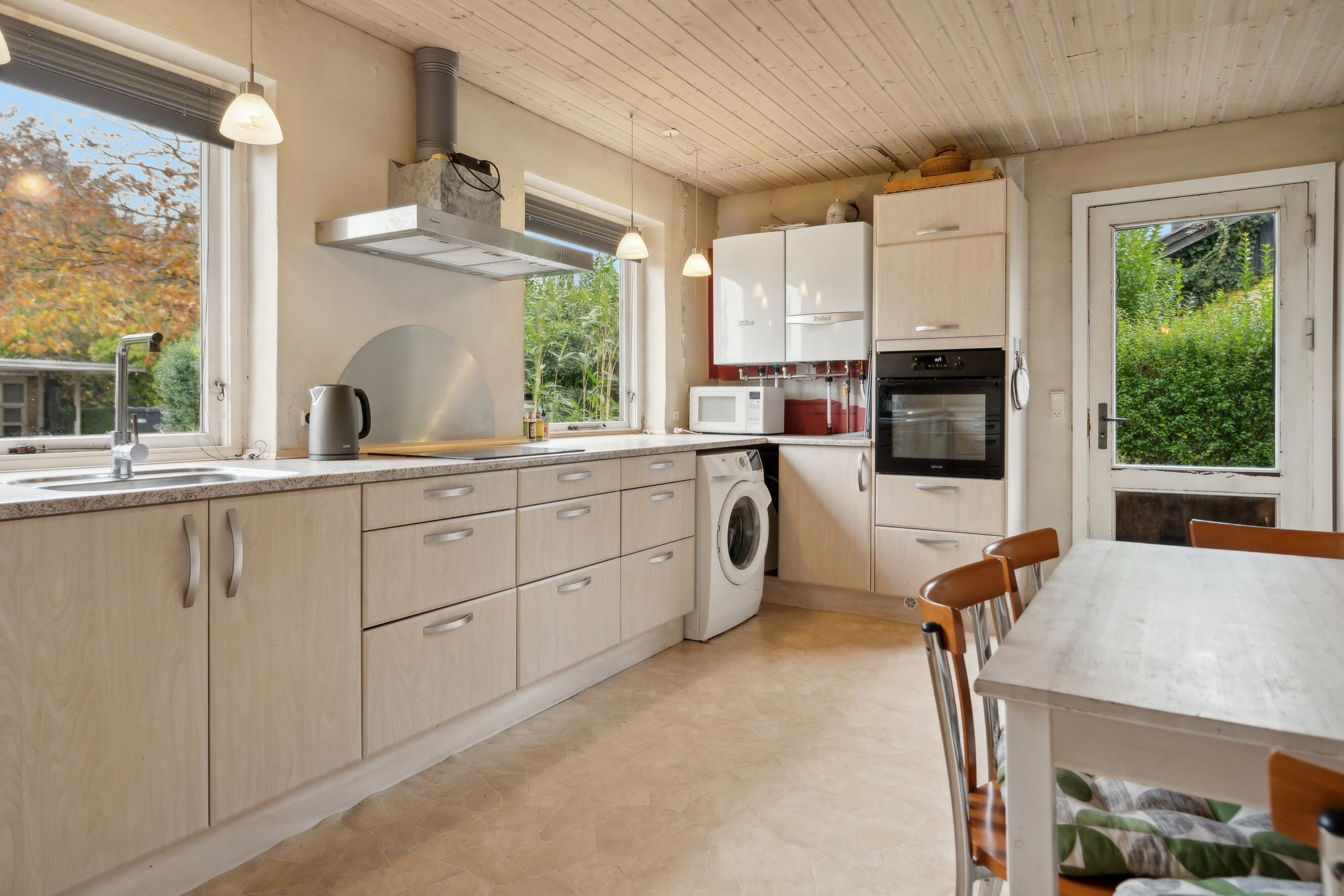 Fremhævet køkken billede i fuldskærmstilstand. Billede af Mullerupvej 15, Langtved, 5540 Ullerslev