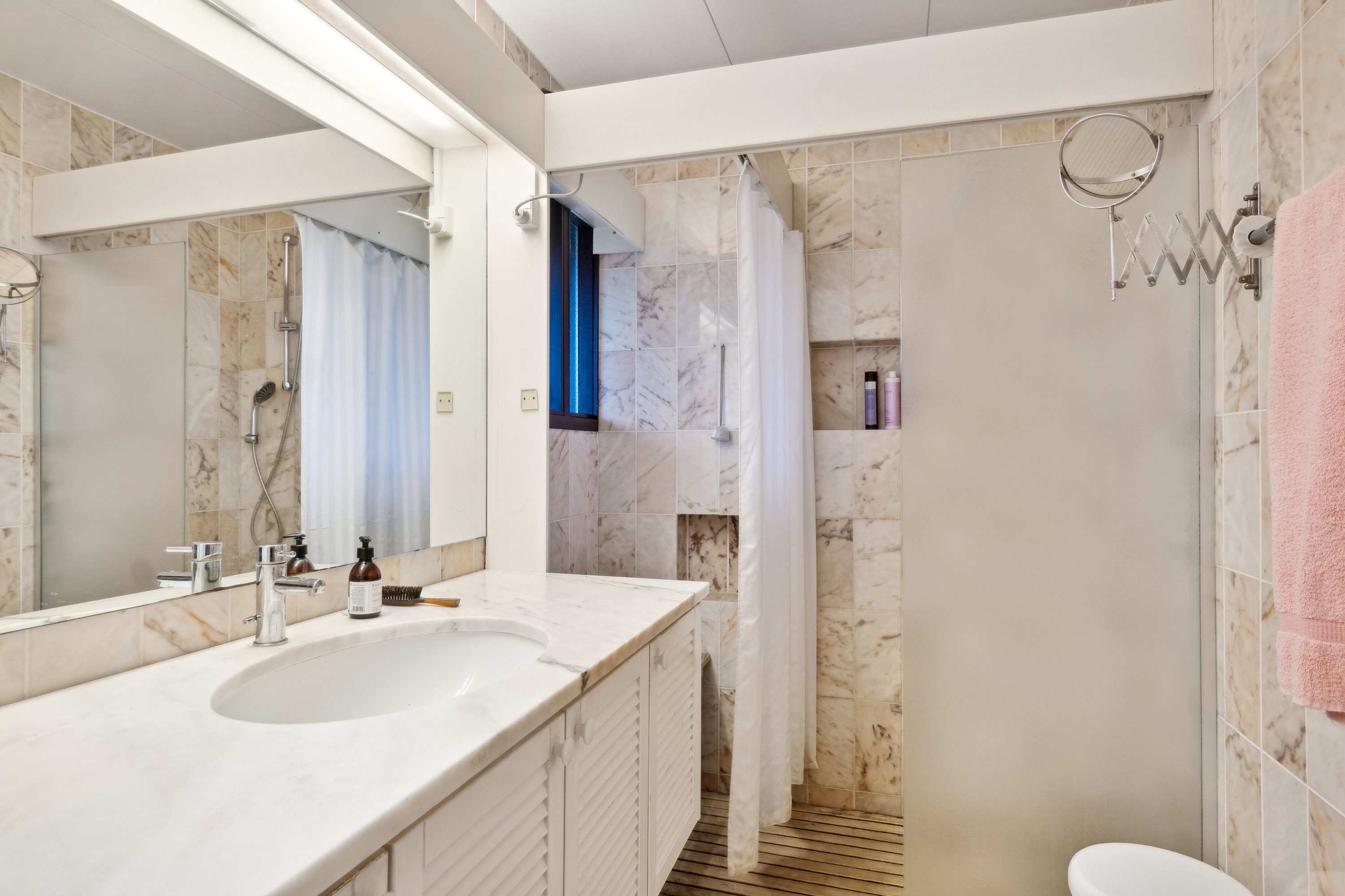 Fremhævet badeværelse billede i fuldskærmstilstand. Billede af Strandbakken 17, 4400 Kalundborg