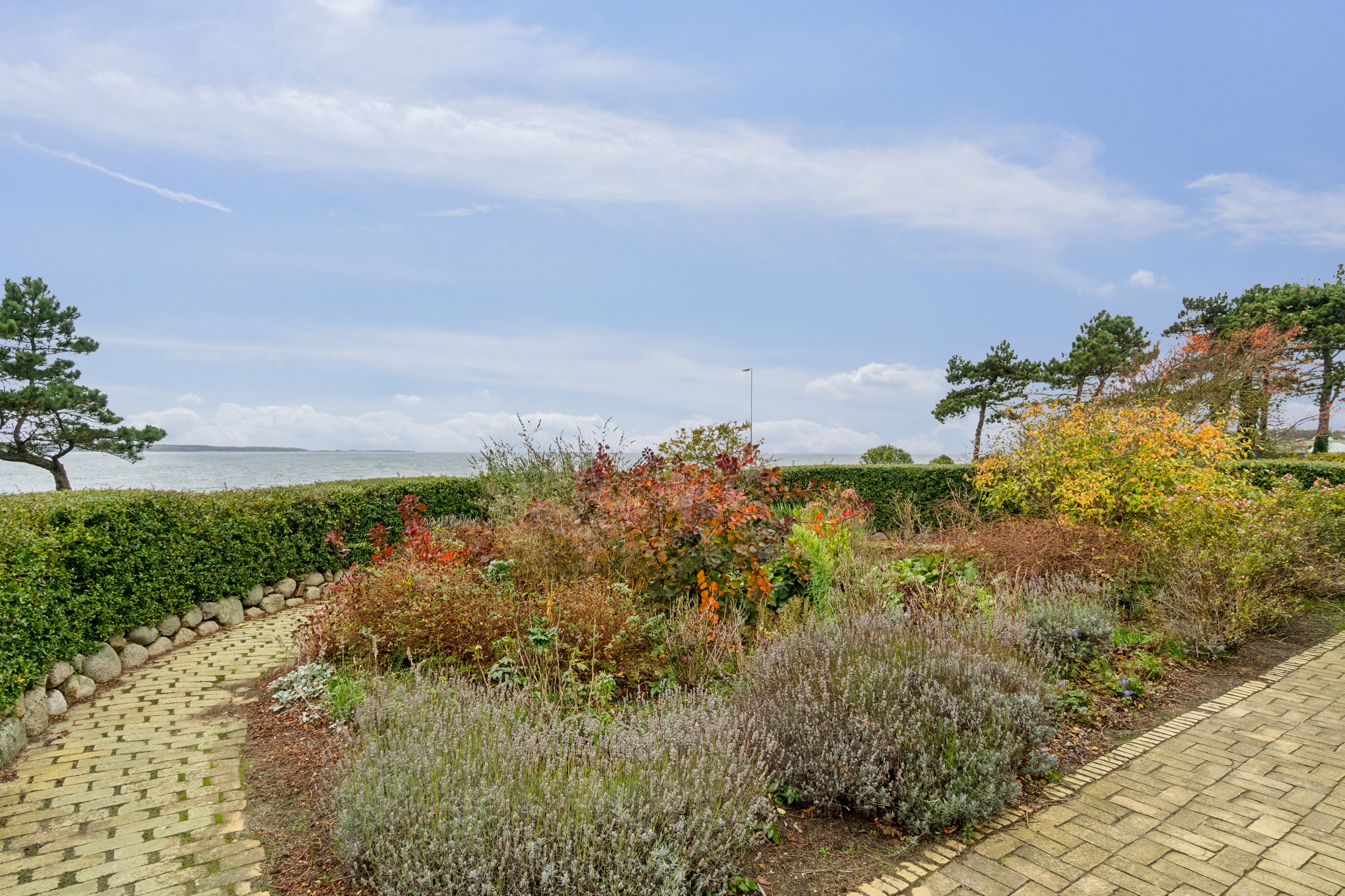 Fremhævet udendørs billede i fuldskærmstilstand. Billede af Strandbakken 17, 4400 Kalundborg