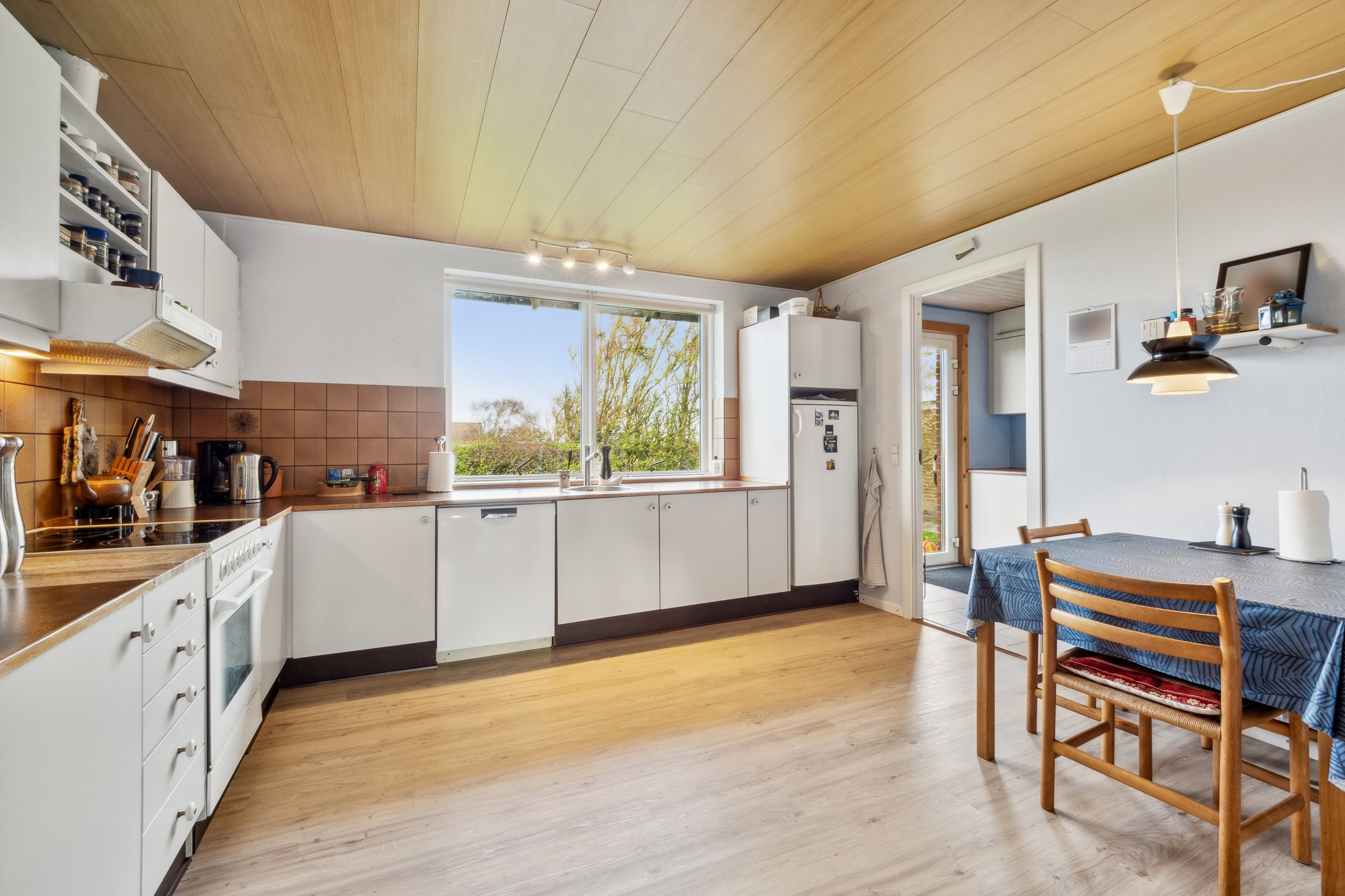 Fremhævet køkken billede i fuldskærmstilstand. Billede af T. O. R. Skole Vej 64, Tæbring, 7900 Nykøbing M