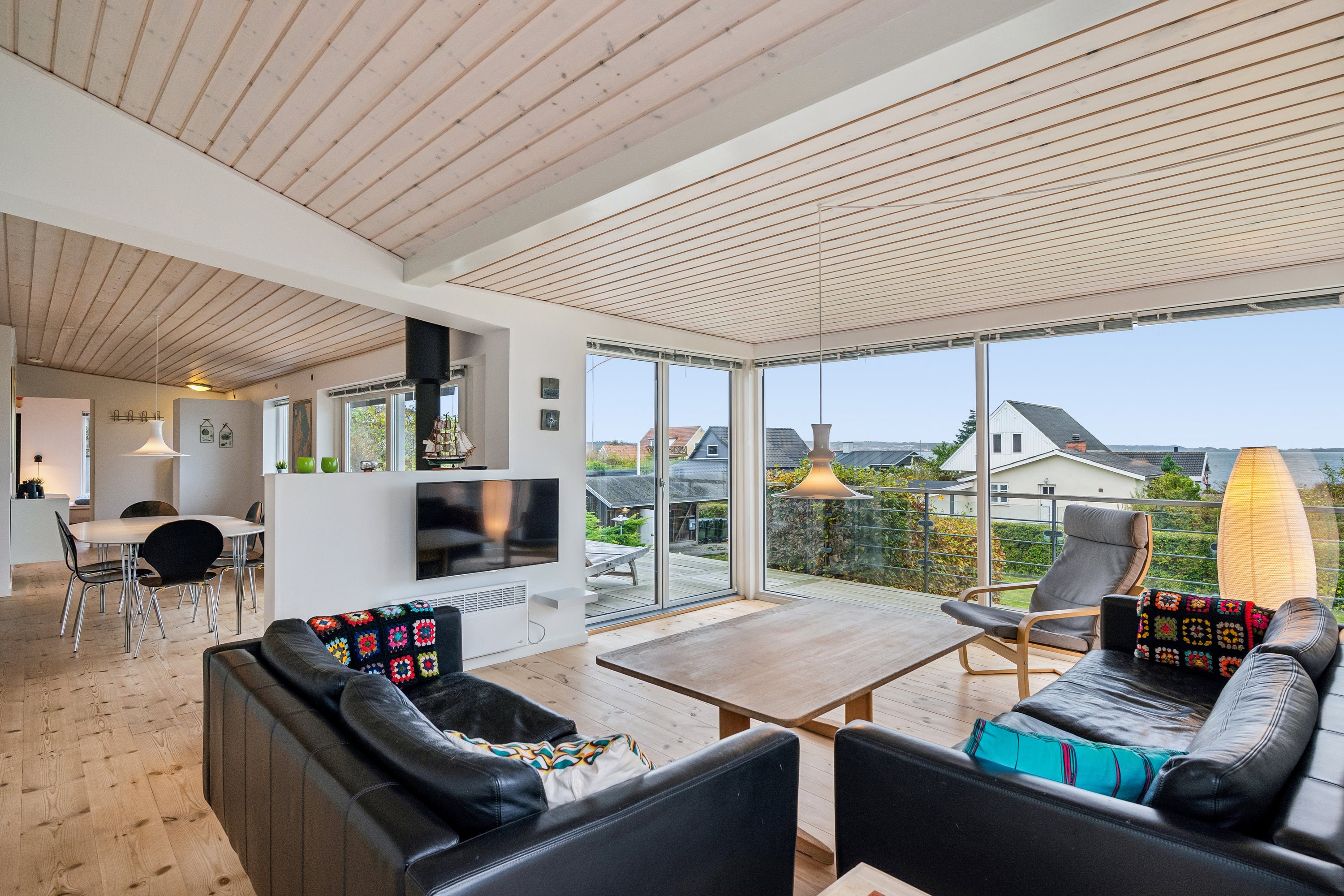 Fremhævet stue billede i fuldskærmstilstand. Billede af Højbovej 16, Egsmark Strand, 8400 Ebeltoft